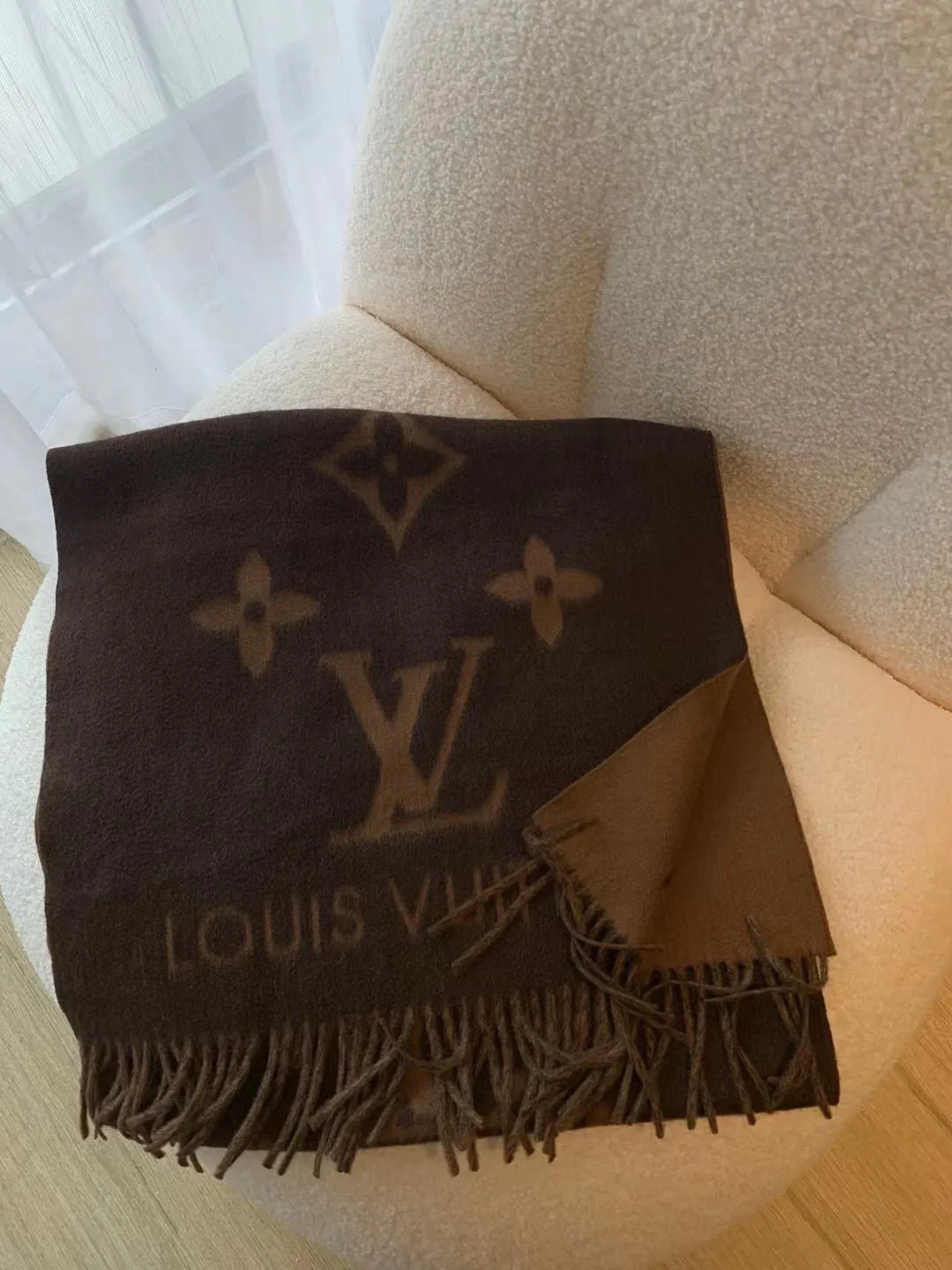 Шарфы Louis Vuitton 18141172