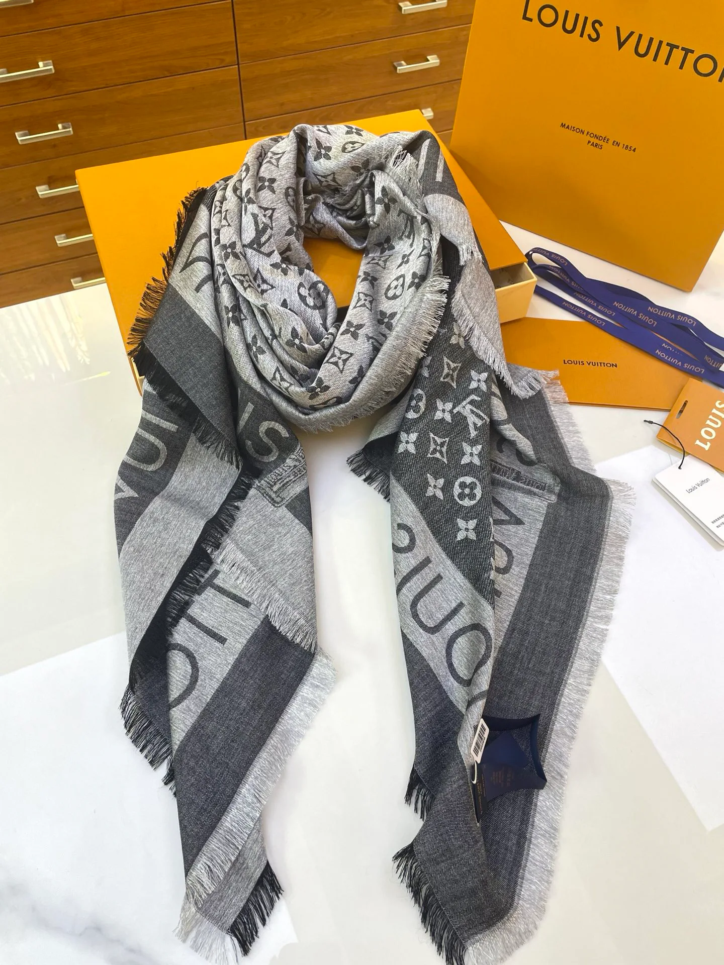 Шарфы Louis Vuitton 104720