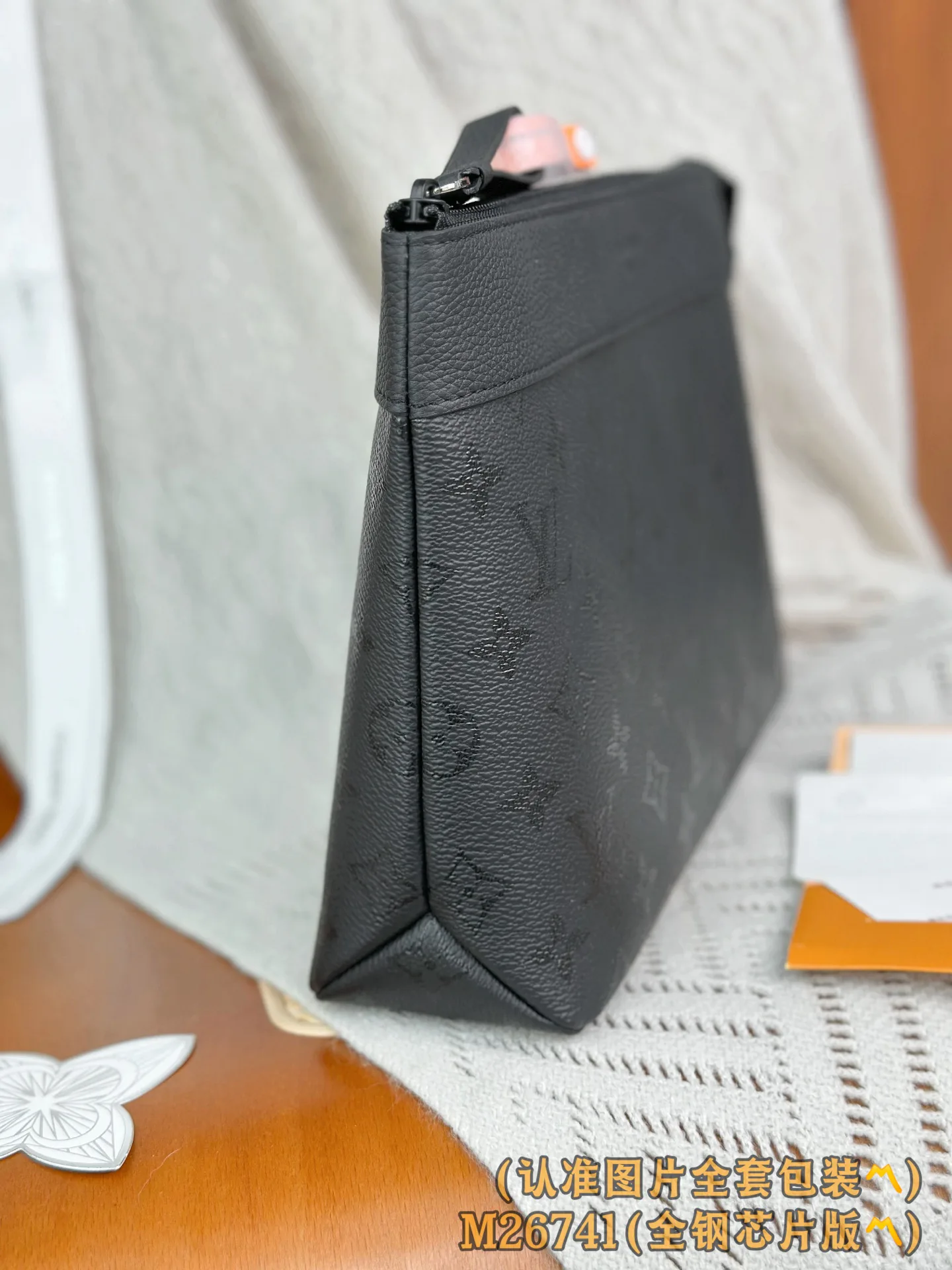 Клатчи Женские Louis Vuitton 18359512