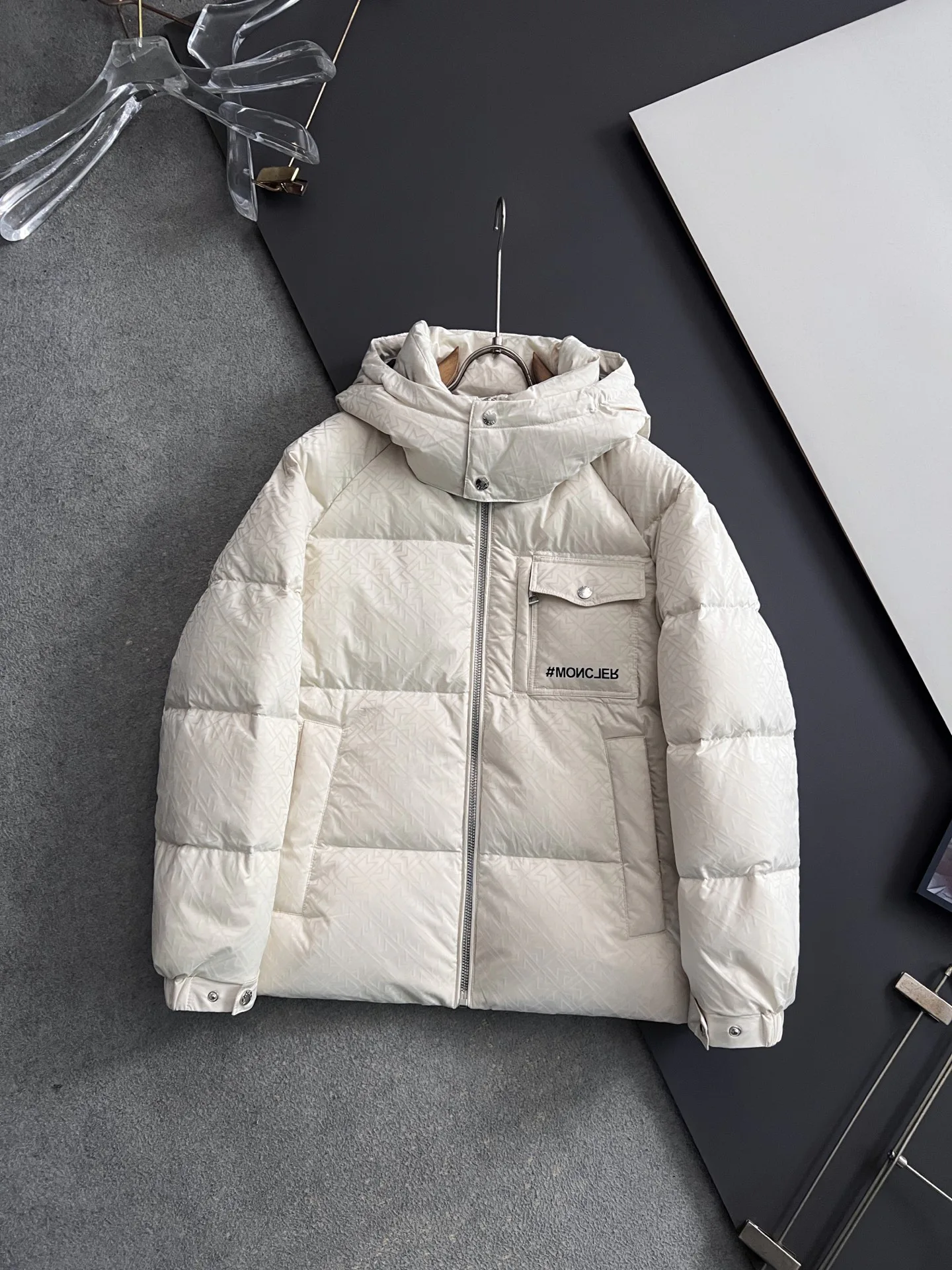 Куртки И Пуховики Мужские Moncler 5653362