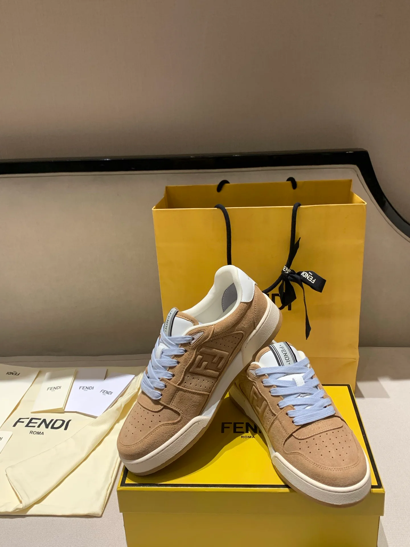 Кроссовки Женские Fendi 18228112