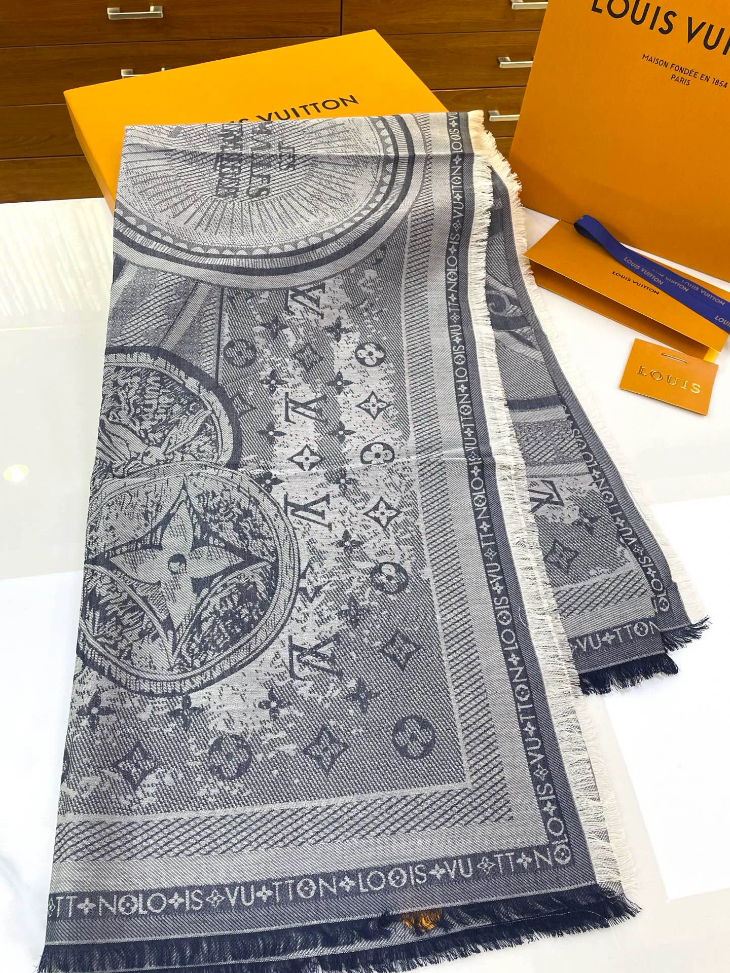 Шарфы Louis Vuitton 468205