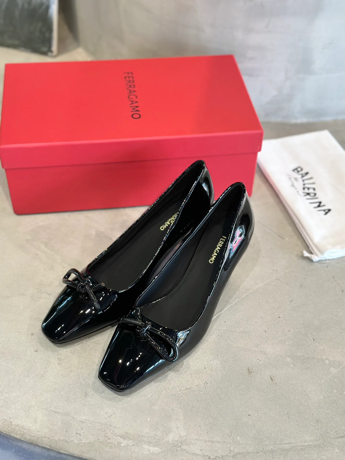 Туфли Женские Salvatore Ferragamo 18340735