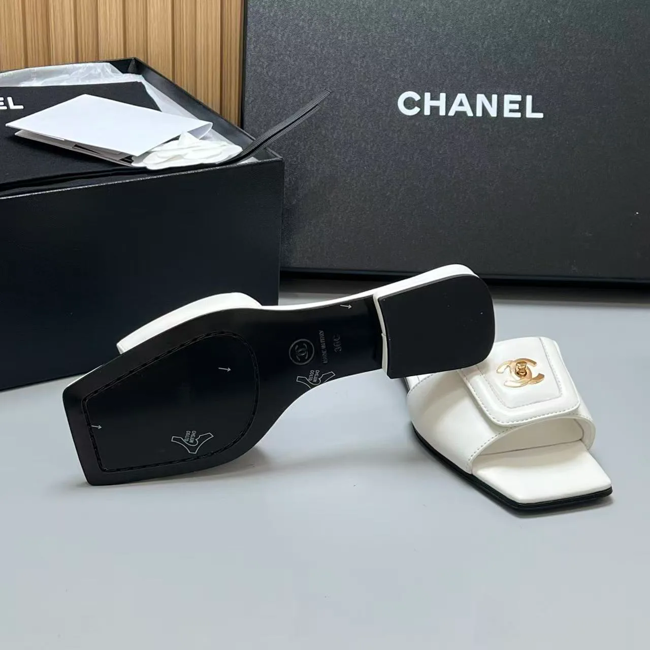 Шлепанцы Женские Chanel 11709164