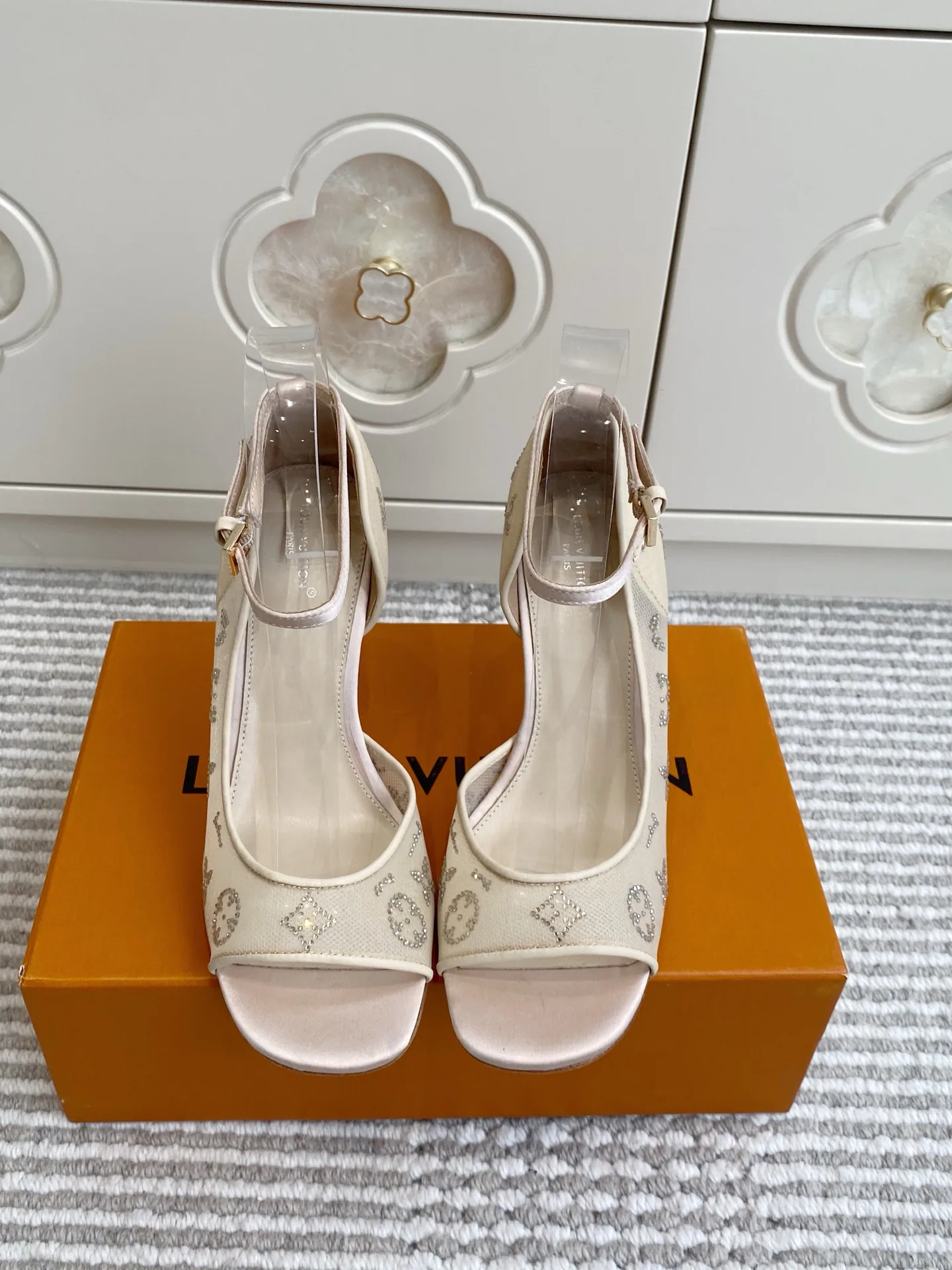 Босоножки Женские Louis Vuitton 12779845