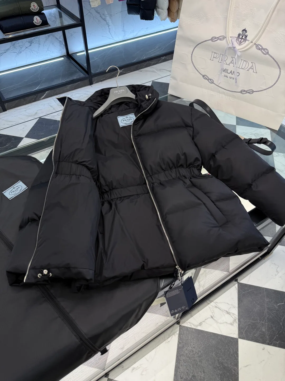 Куртки И Пуховики Женские Prada 17912482