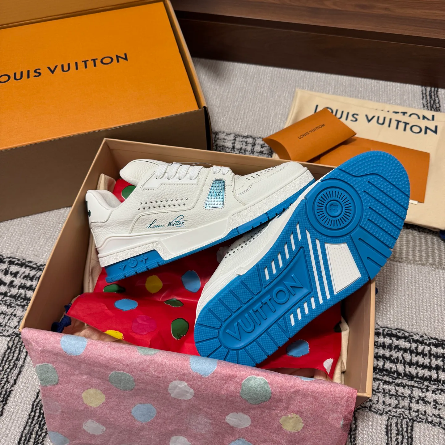 Кроссовки Женские Louis Vuitton 1546815