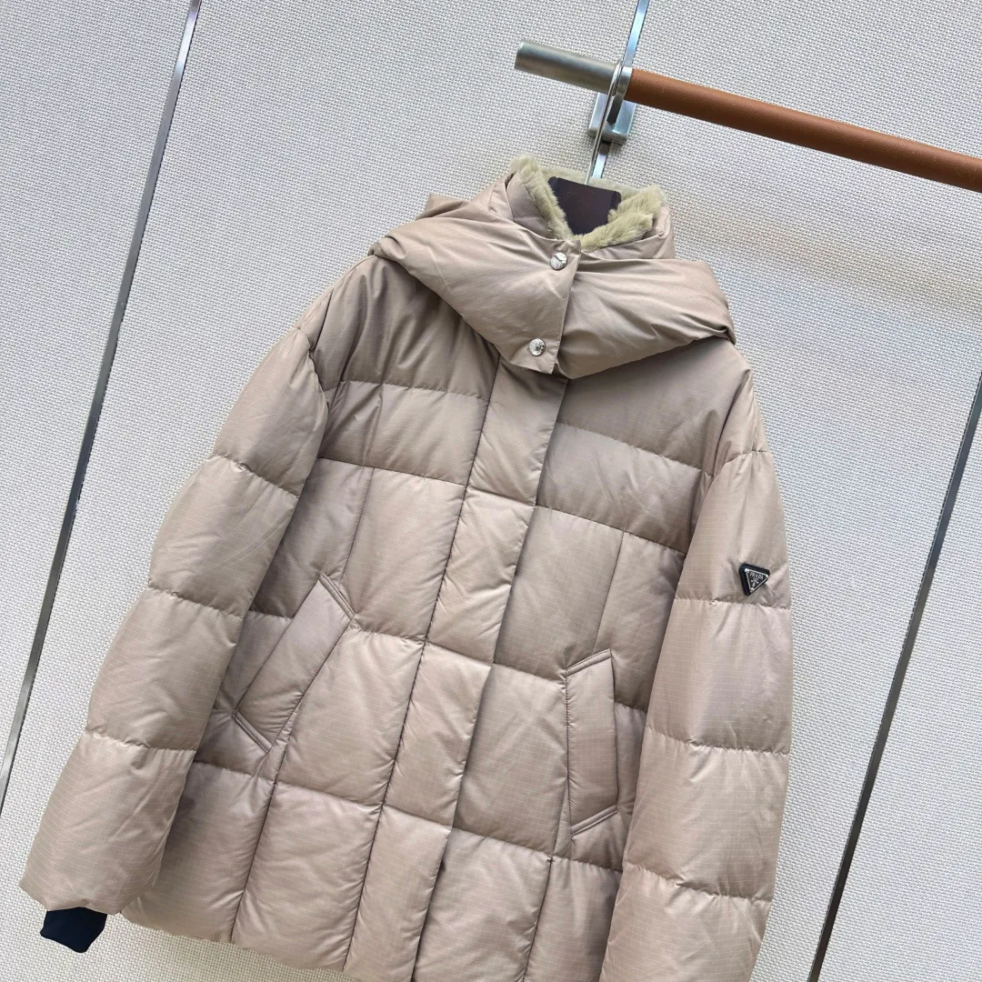 Куртки И Пуховики Женские Prada 18094553