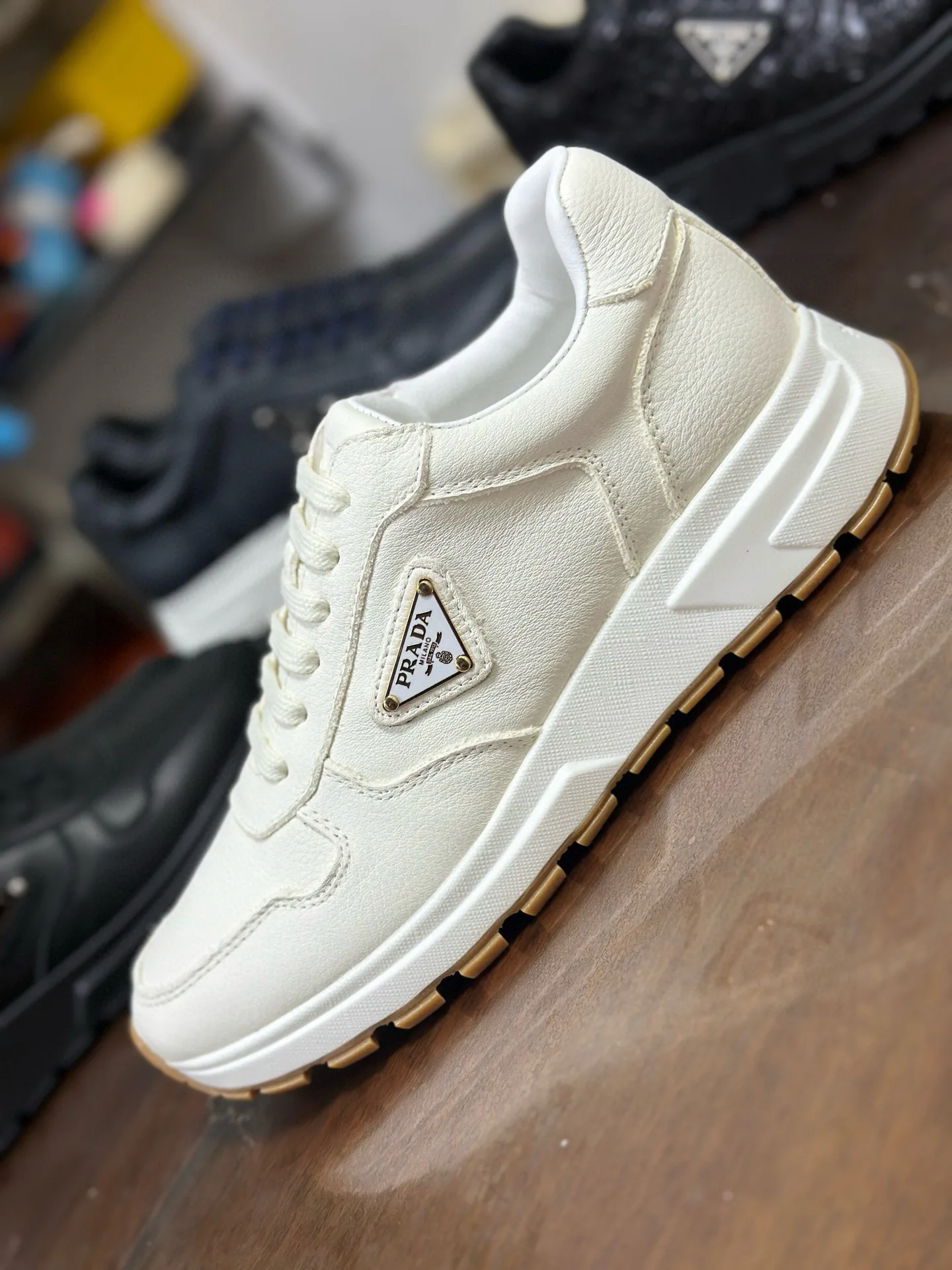 Кроссовки Женские Prada 18708342