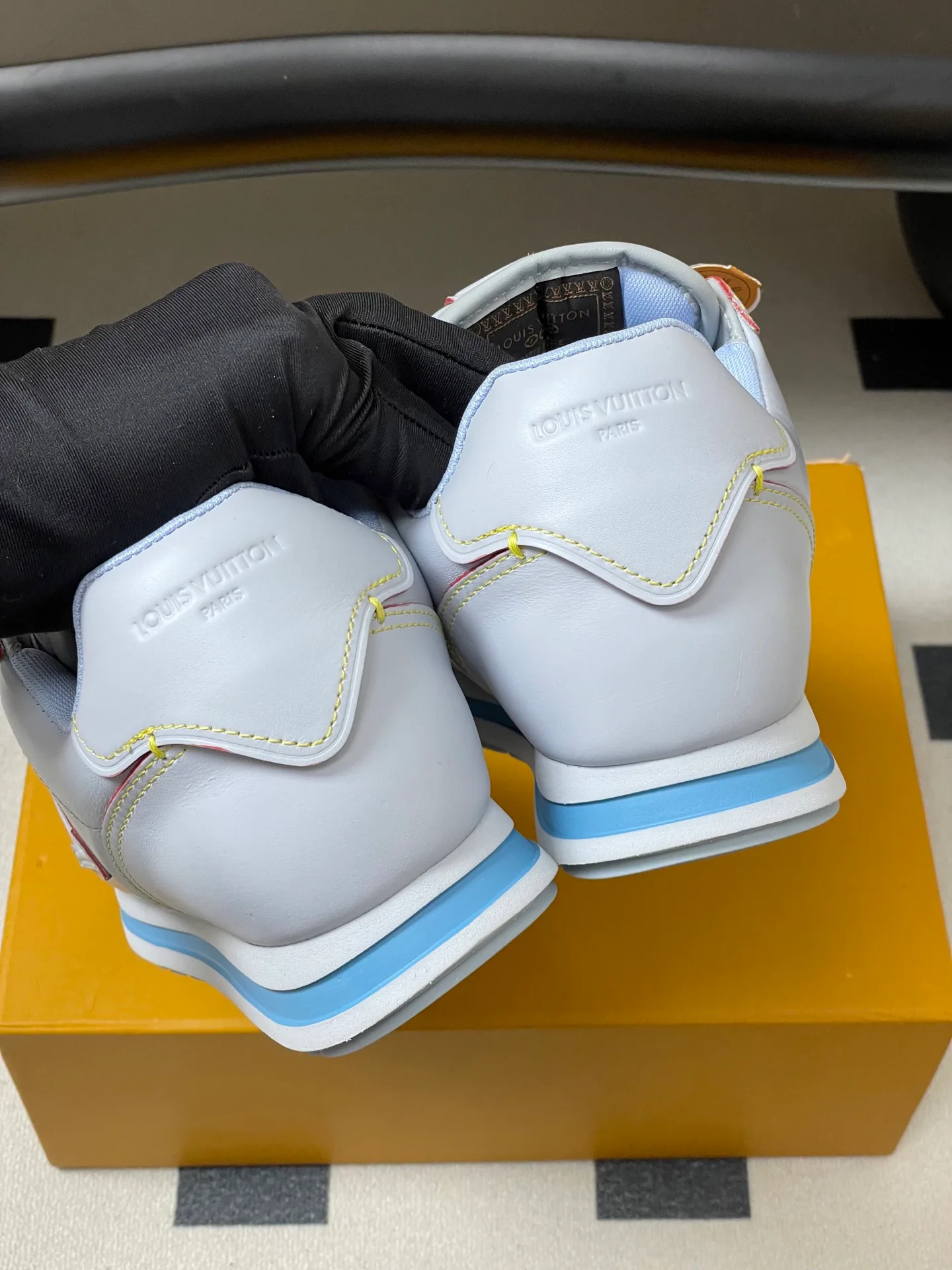 Кроссовки Женские Louis Vuitton 725607