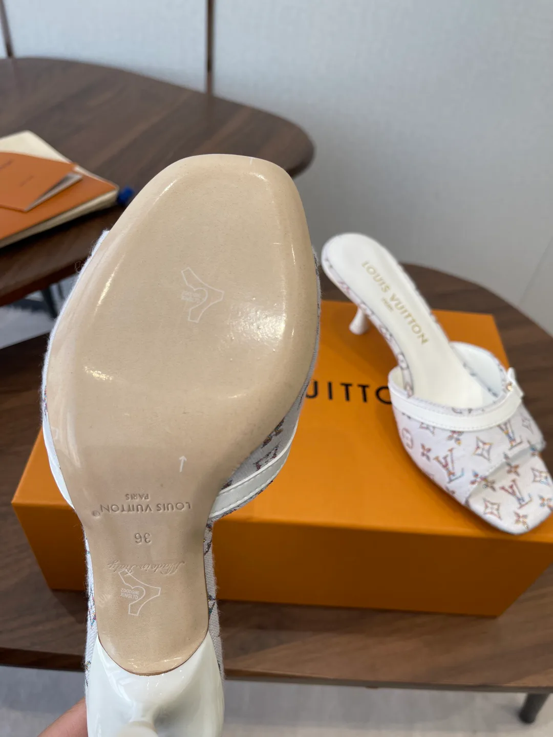 Босоножки Женские Louis Vuitton 12240247