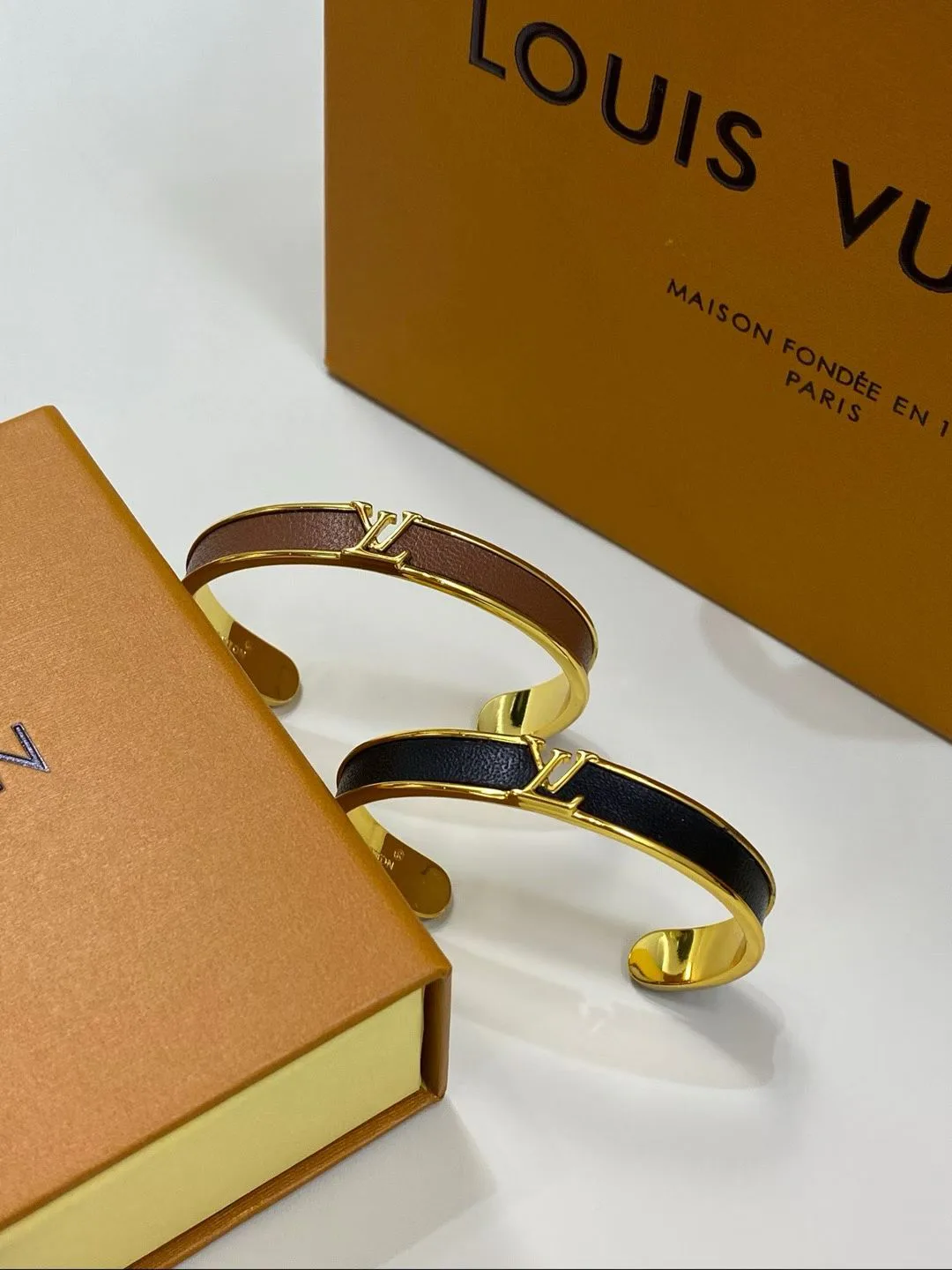 Бижутерия Louis Vuitton 1540837