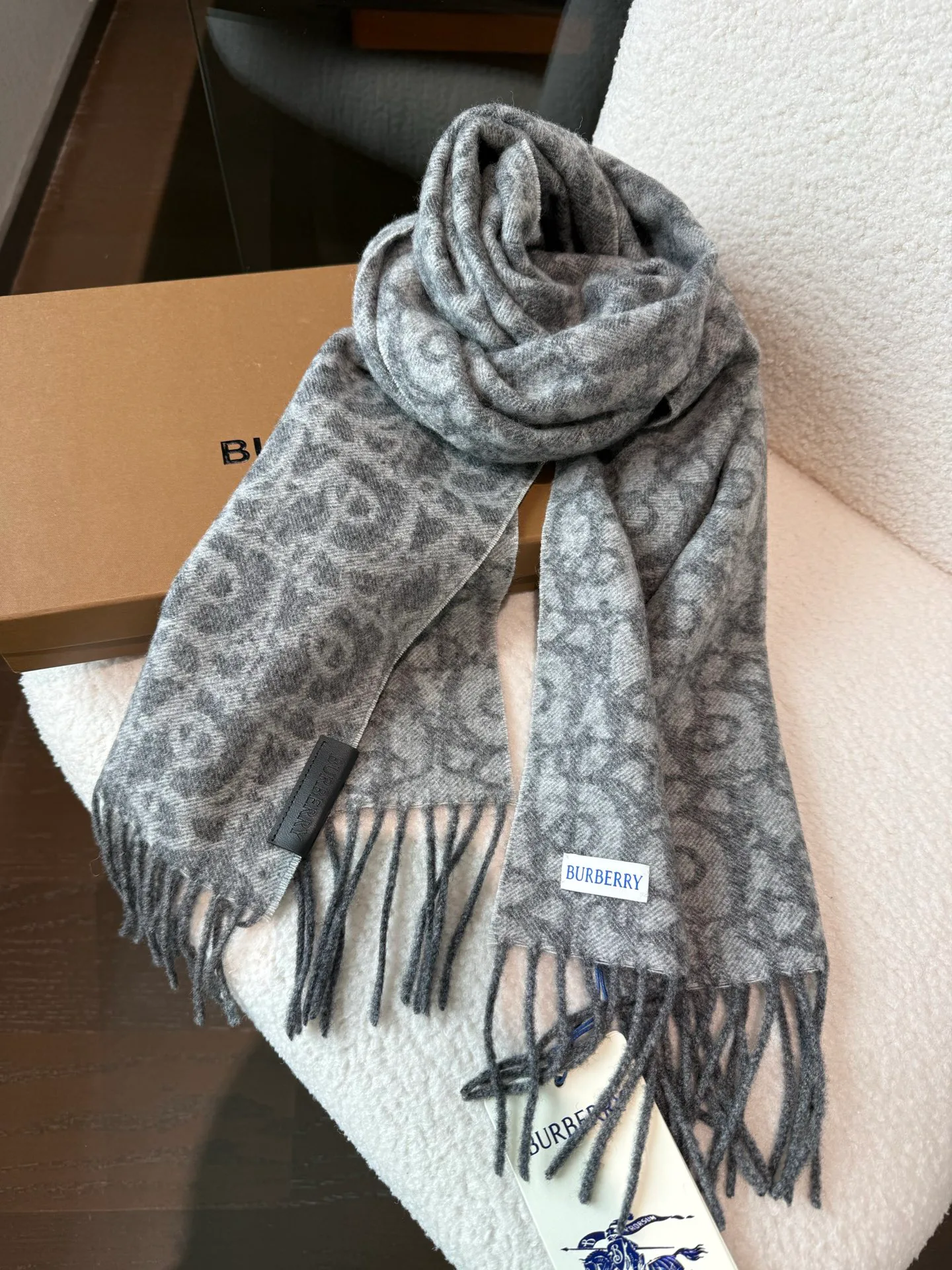 Шарфы Burberry 18002704