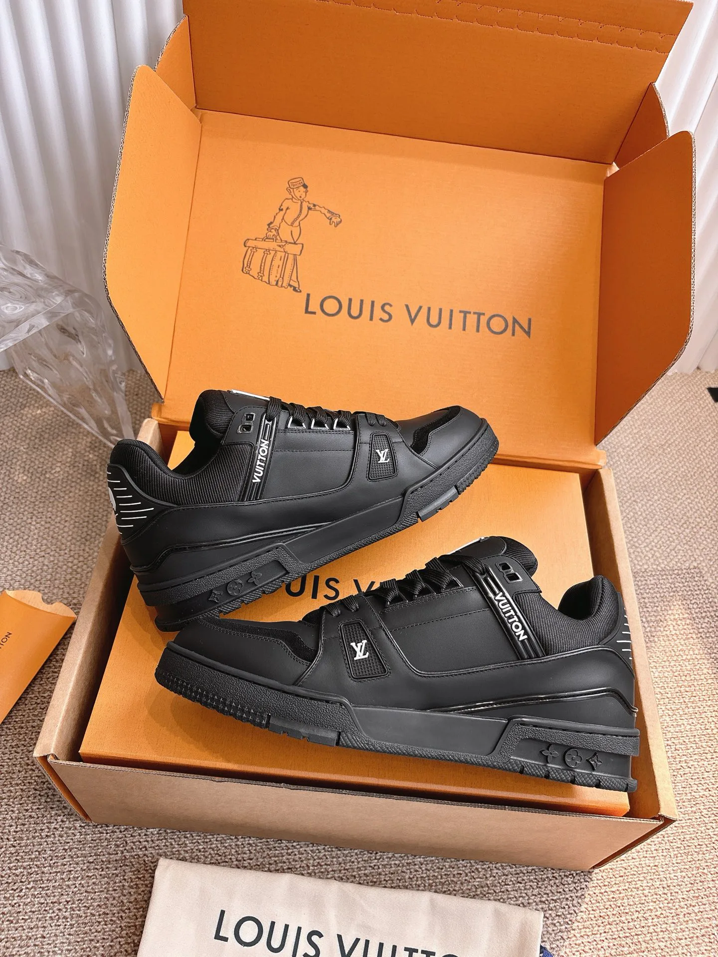 Кроссовки Женские Louis Vuitton 18324746
