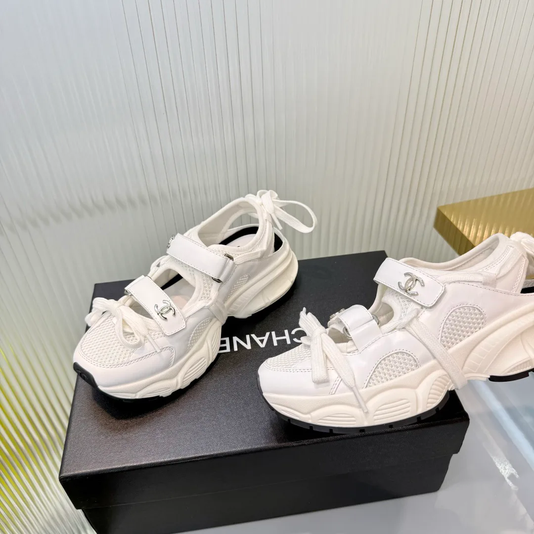 Кроссовки Женские Chanel 18366970
