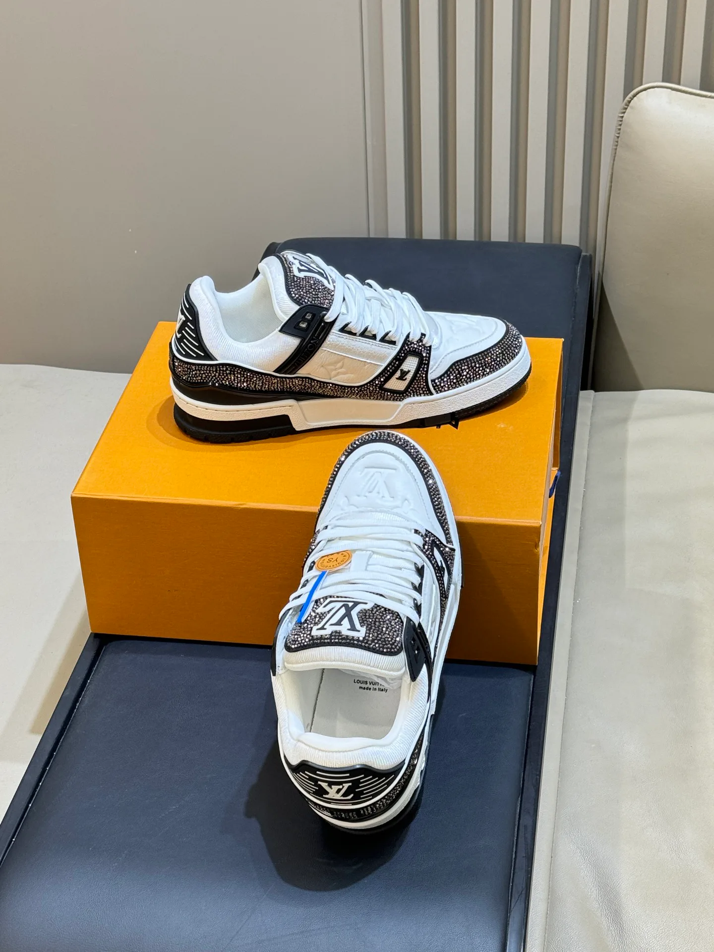 Кроссовки Женские Louis Vuitton 18073568
