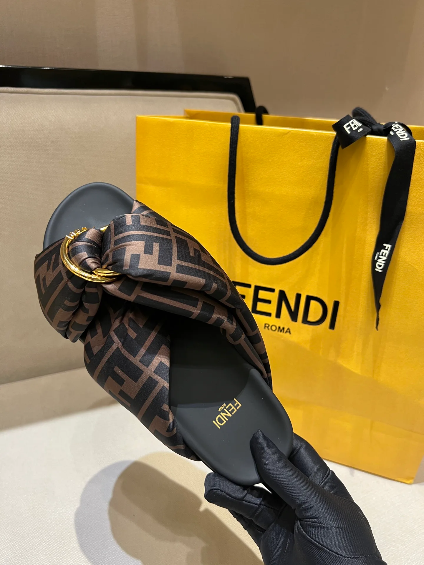 Шлепанцы Женские Fendi 68660