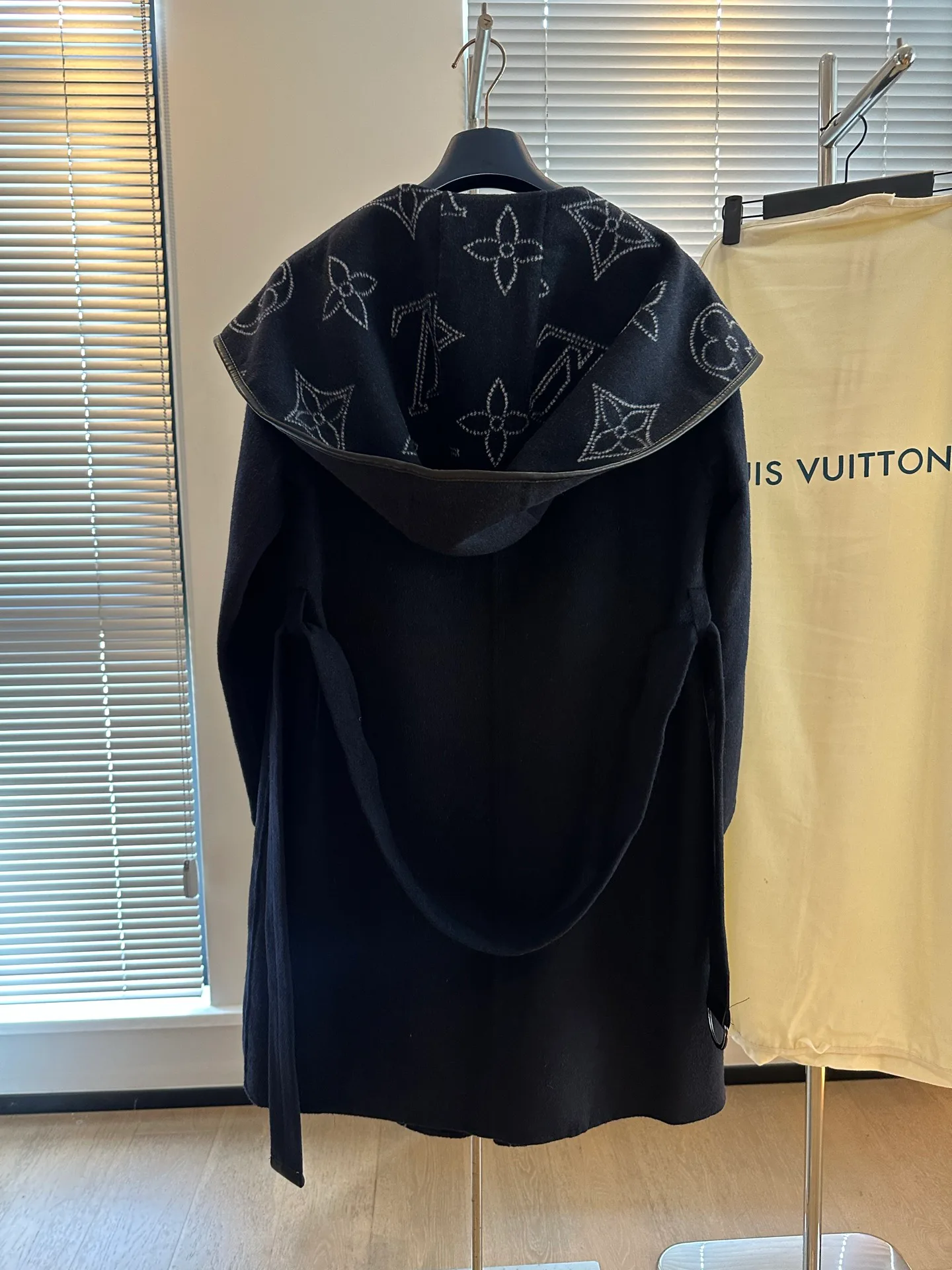 Пальто Женские Louis Vuitton 19189553