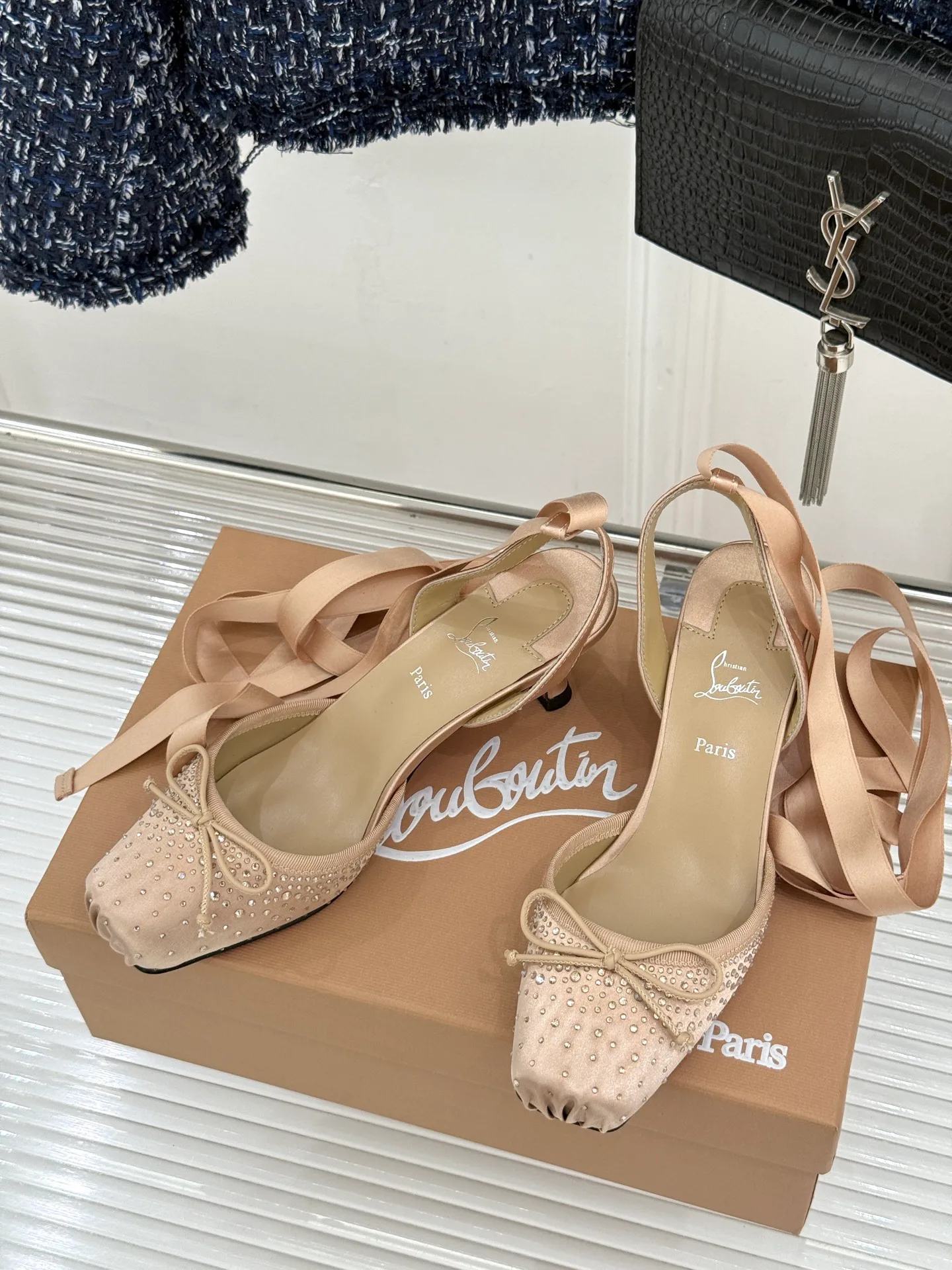 Босоножки Женские Christian Louboutin 11416407