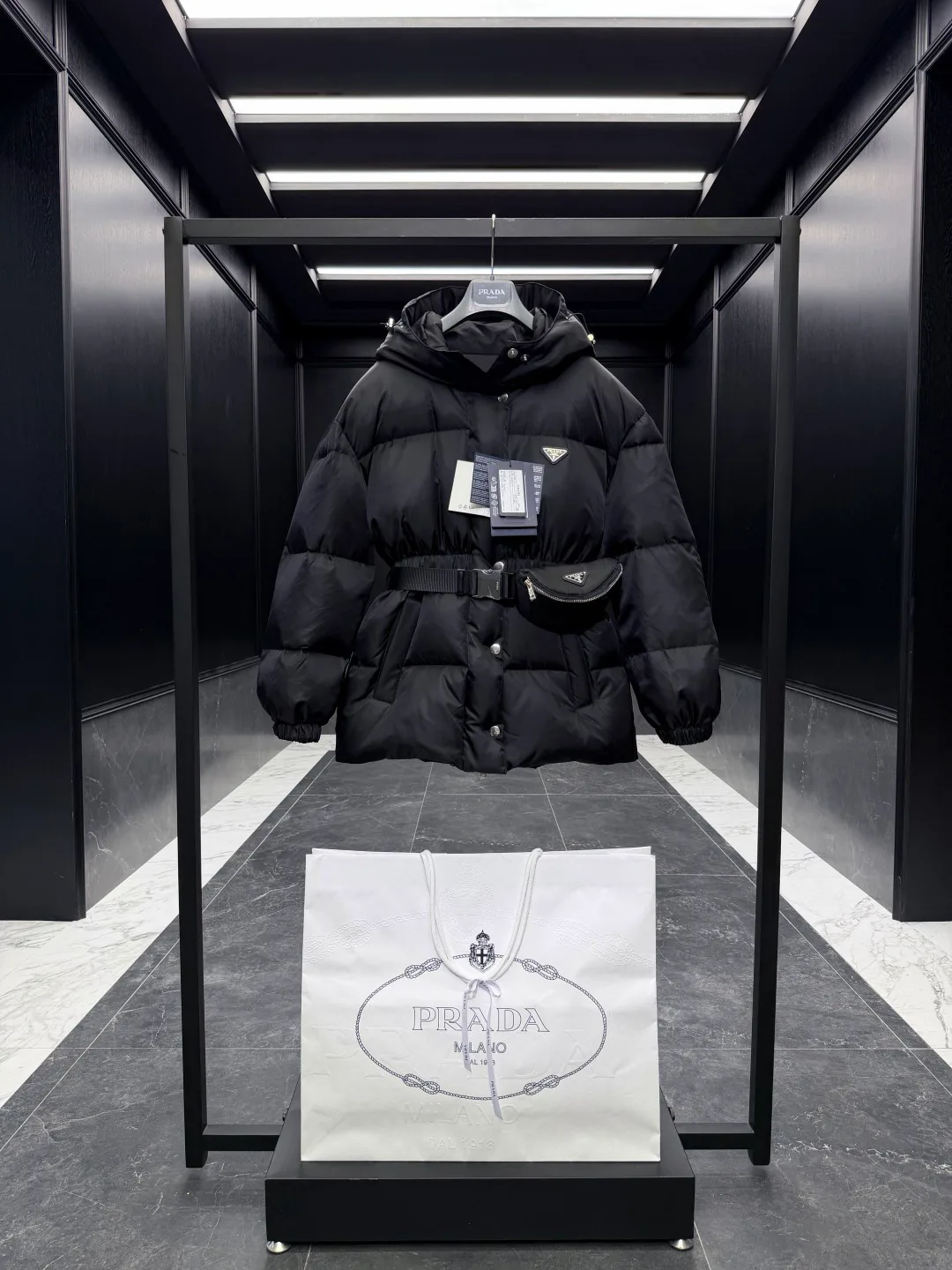 Куртки И Пуховики Женские Prada 17912487