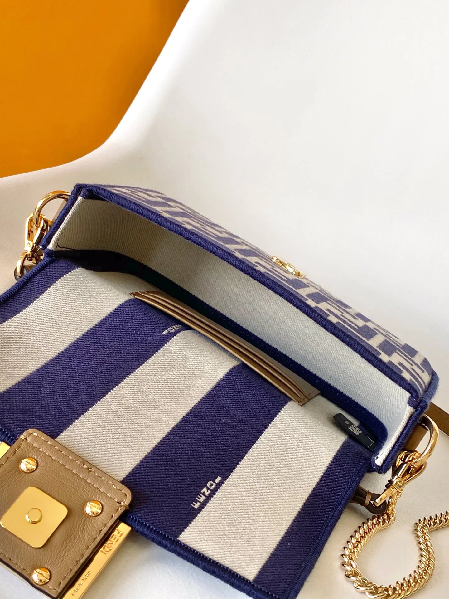 Классические Сумки Женские Fendi 13234559