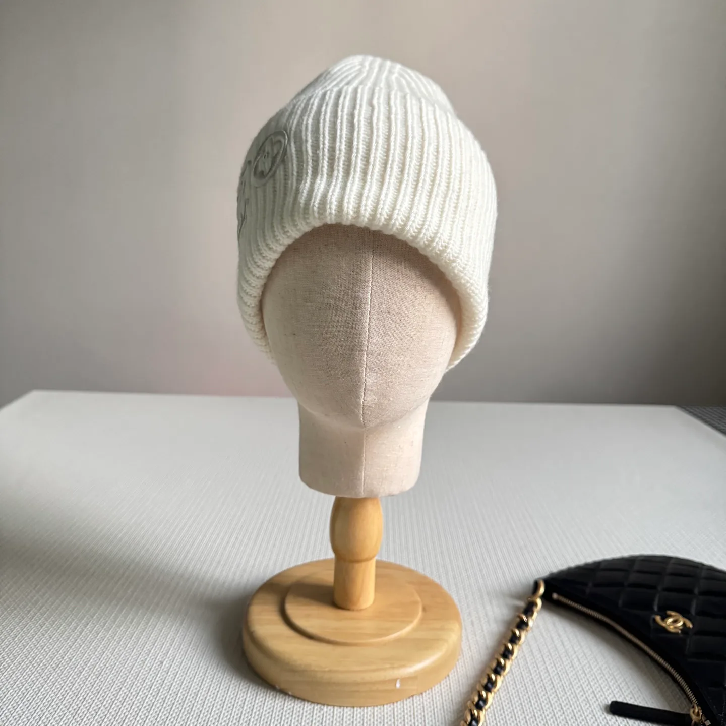 Головные Уборы Louis Vuitton 1412345