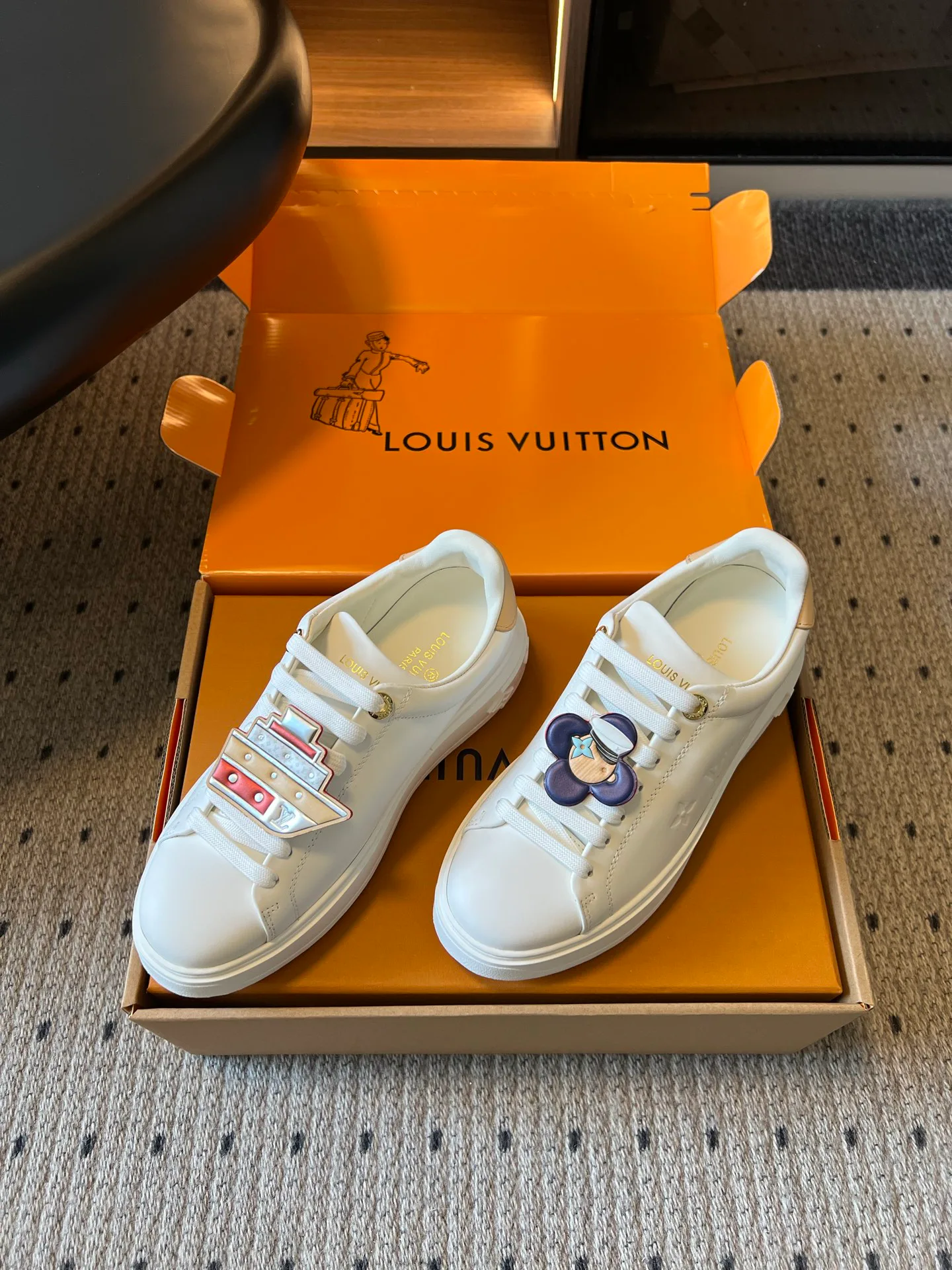 Кроссовки Женские Louis Vuitton 18457652