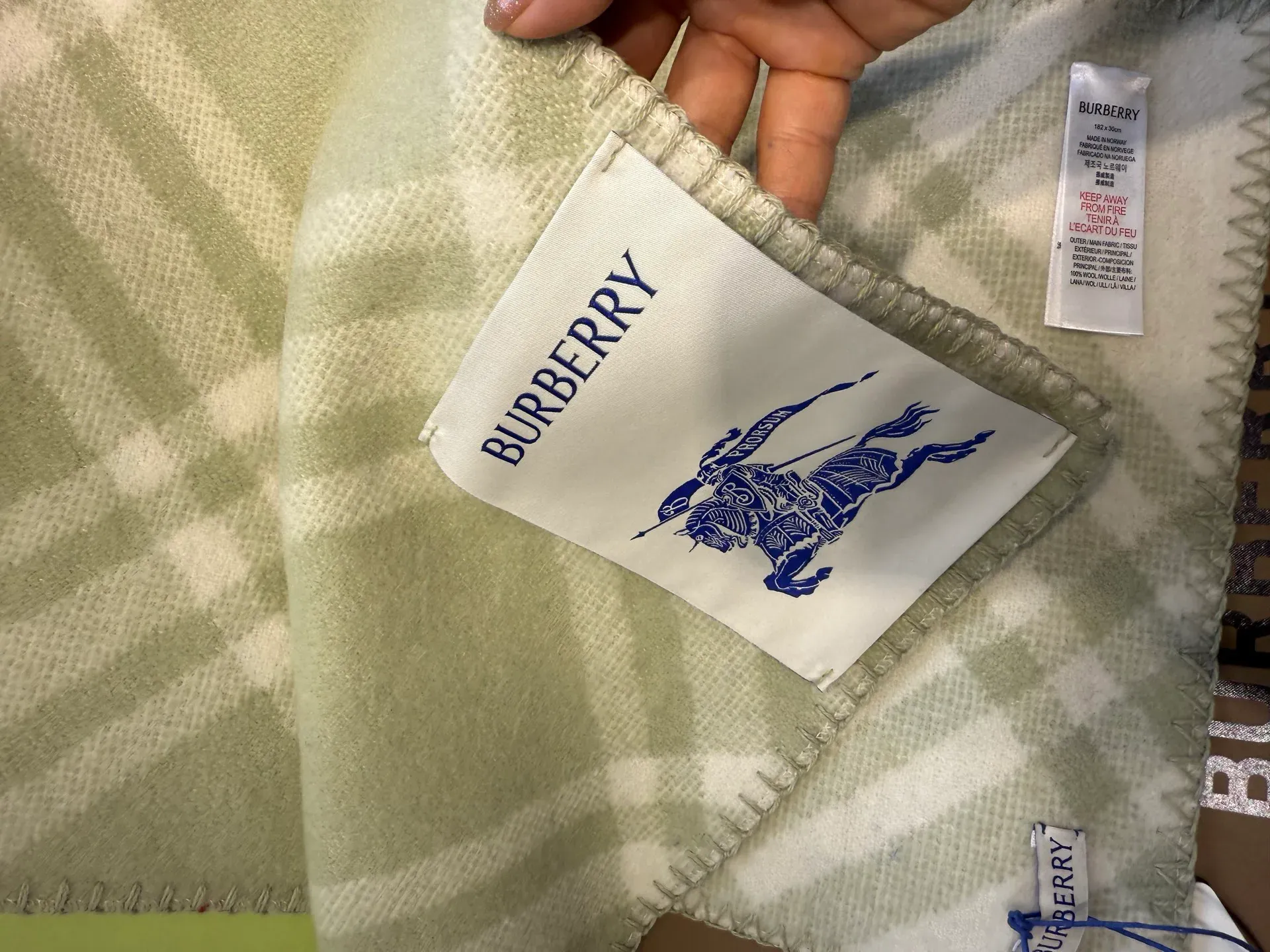 Шарфы Burberry 3874284