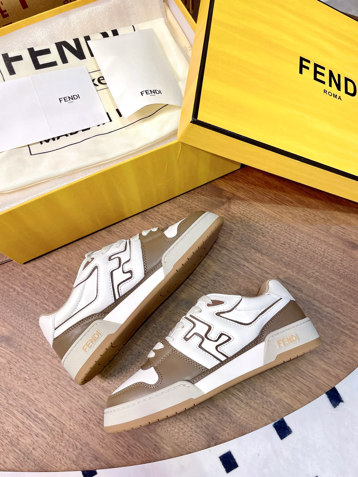 Кроссовки Женские Fendi 17957321