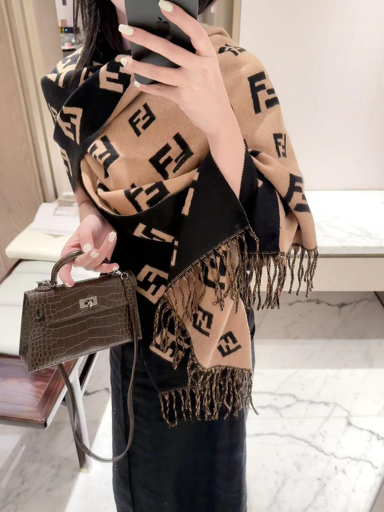 Шарфы Fendi 18322644