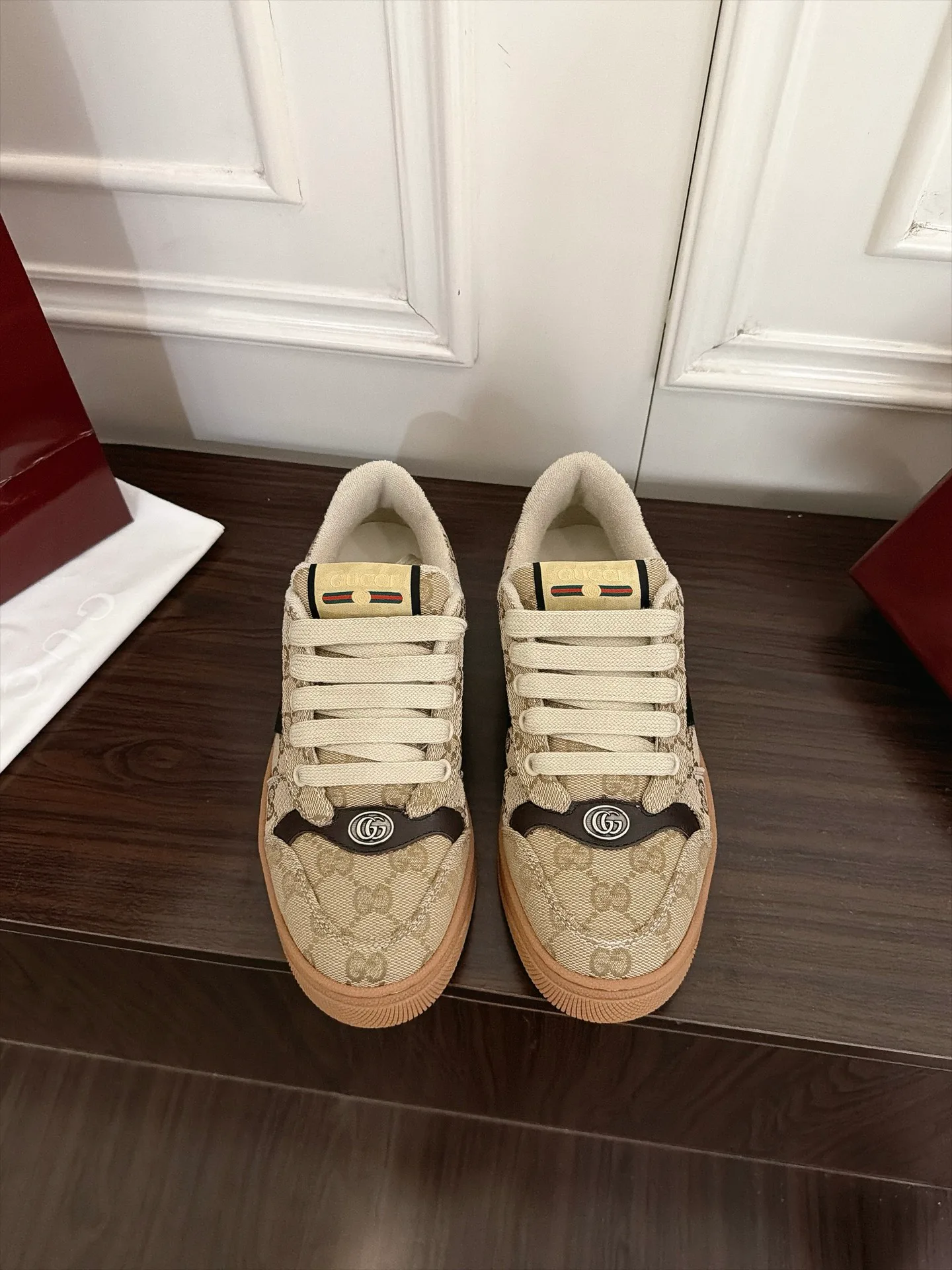 Кроссовки Женские Gucci 18889294