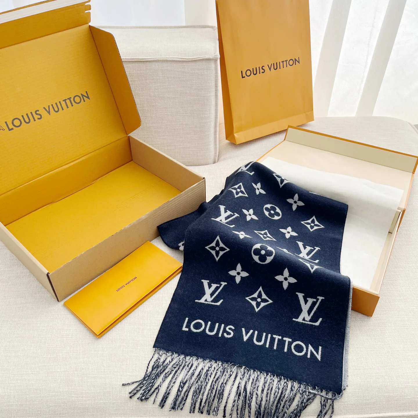 Шарфы Louis Vuitton 18462785
