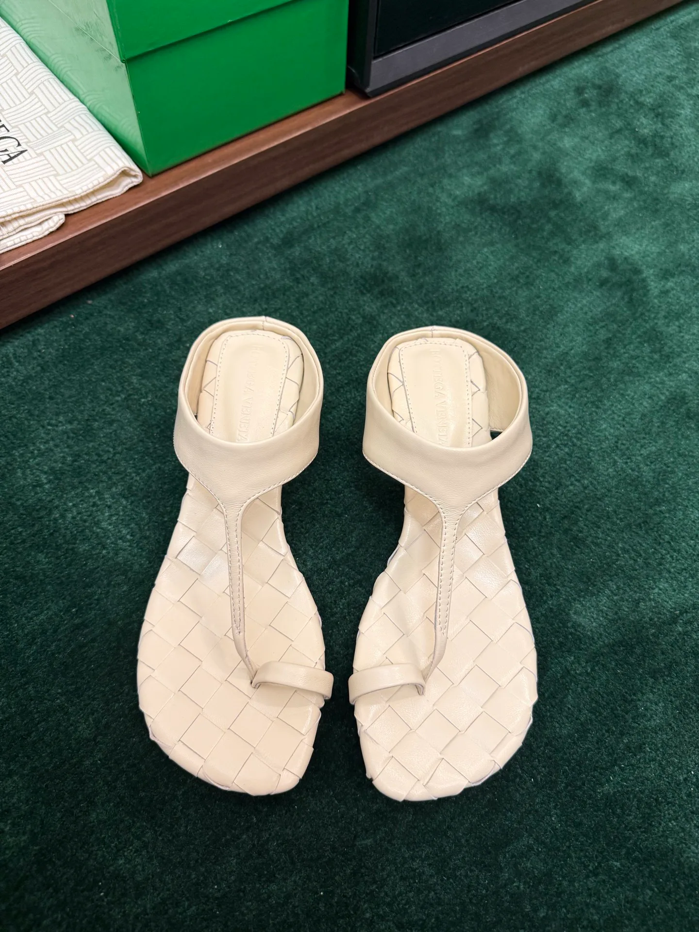 Шлепанцы Женские Bottega Veneta 17386154