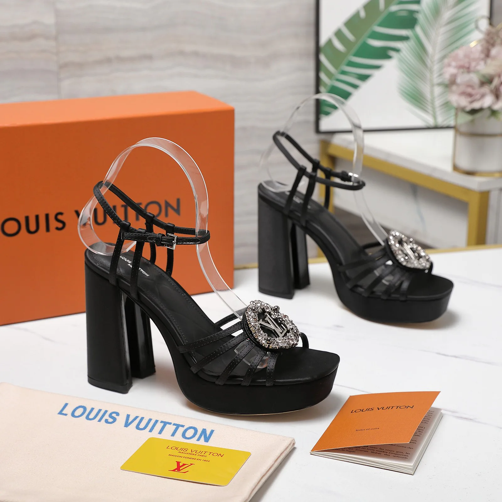 Босоножки Женские Louis Vuitton 10250861