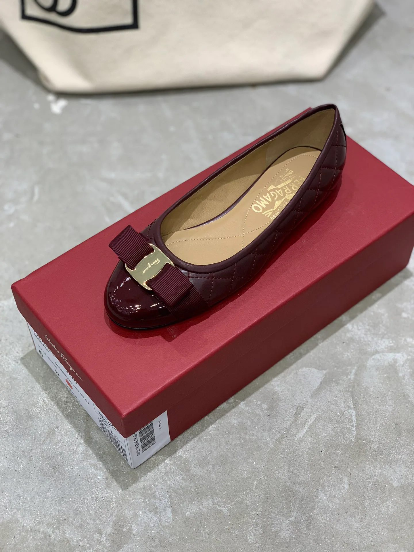 Балетки Женские Salvatore Ferragamo 17642576