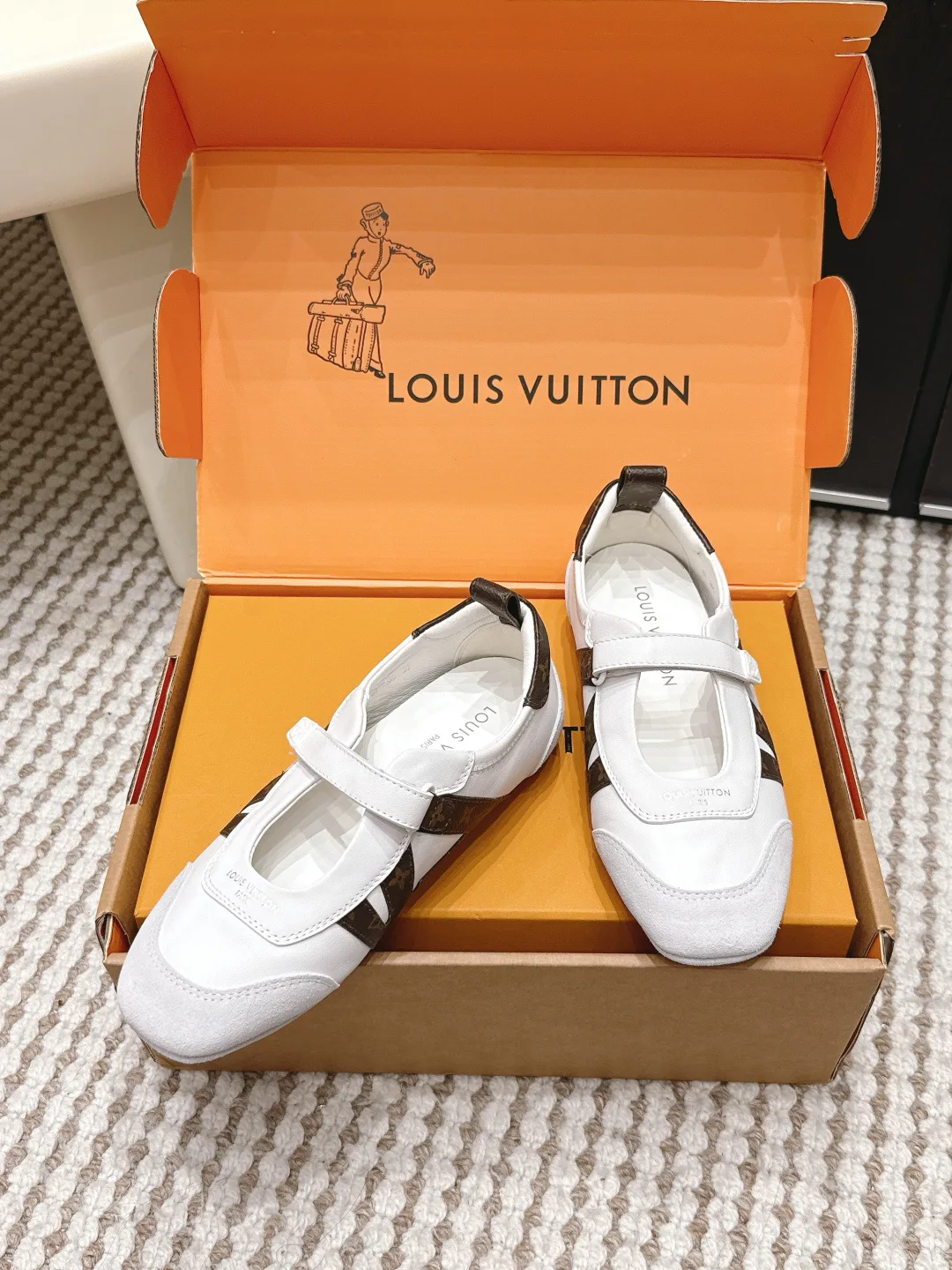 Кроссовки Женские Louis Vuitton 11518535