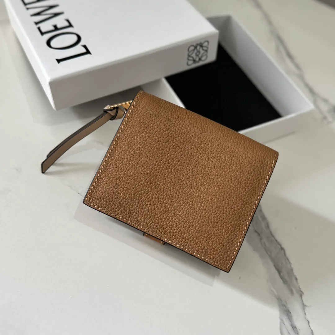 Клатчи Женские Loewe 17502820