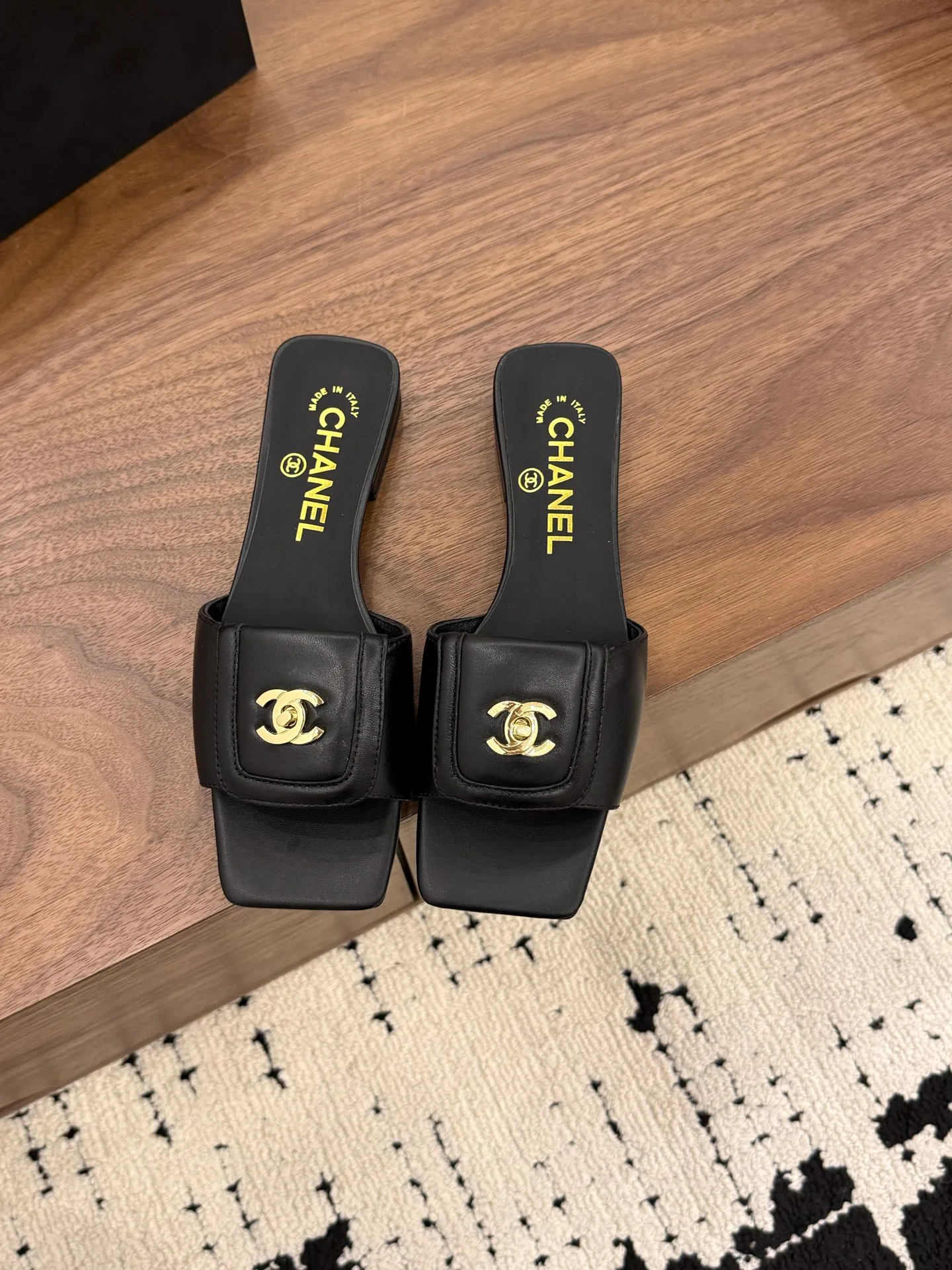 Шлепанцы Женские Chanel 11676222