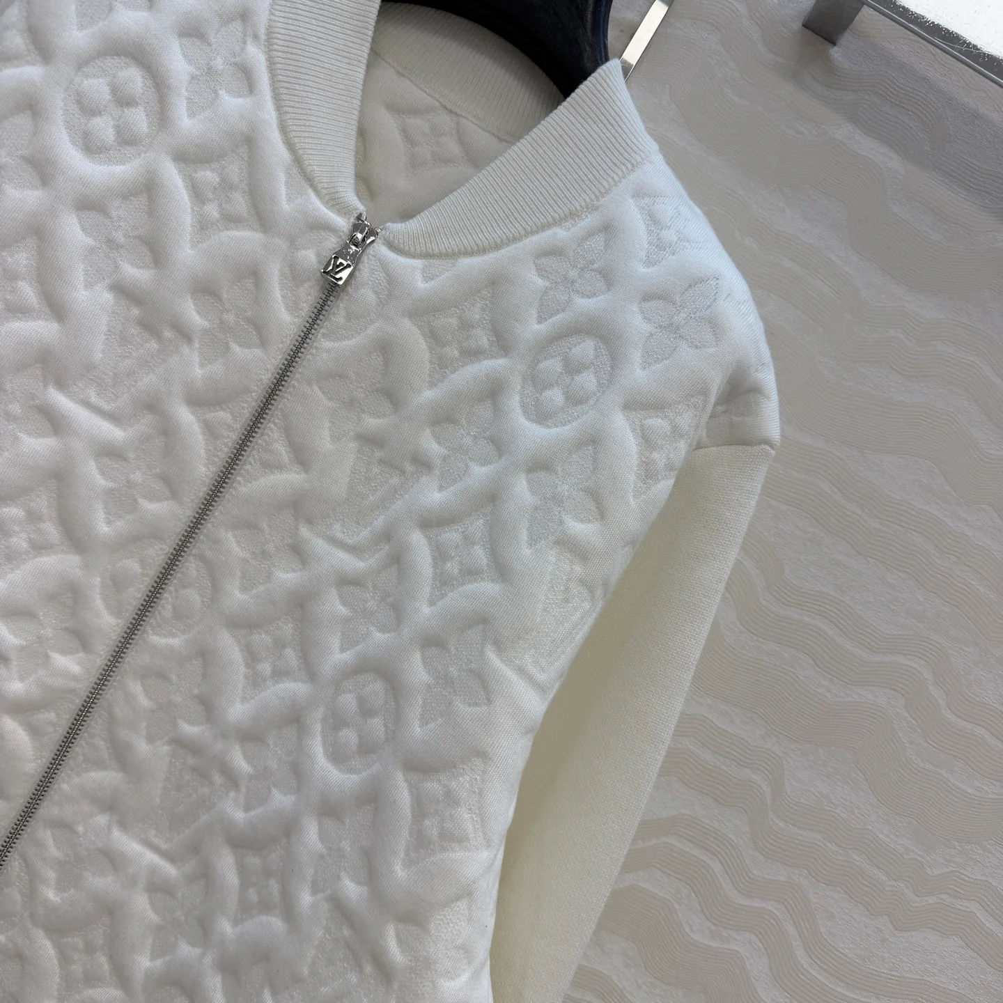 Куртки И Пуховики Женские Louis Vuitton 18439433