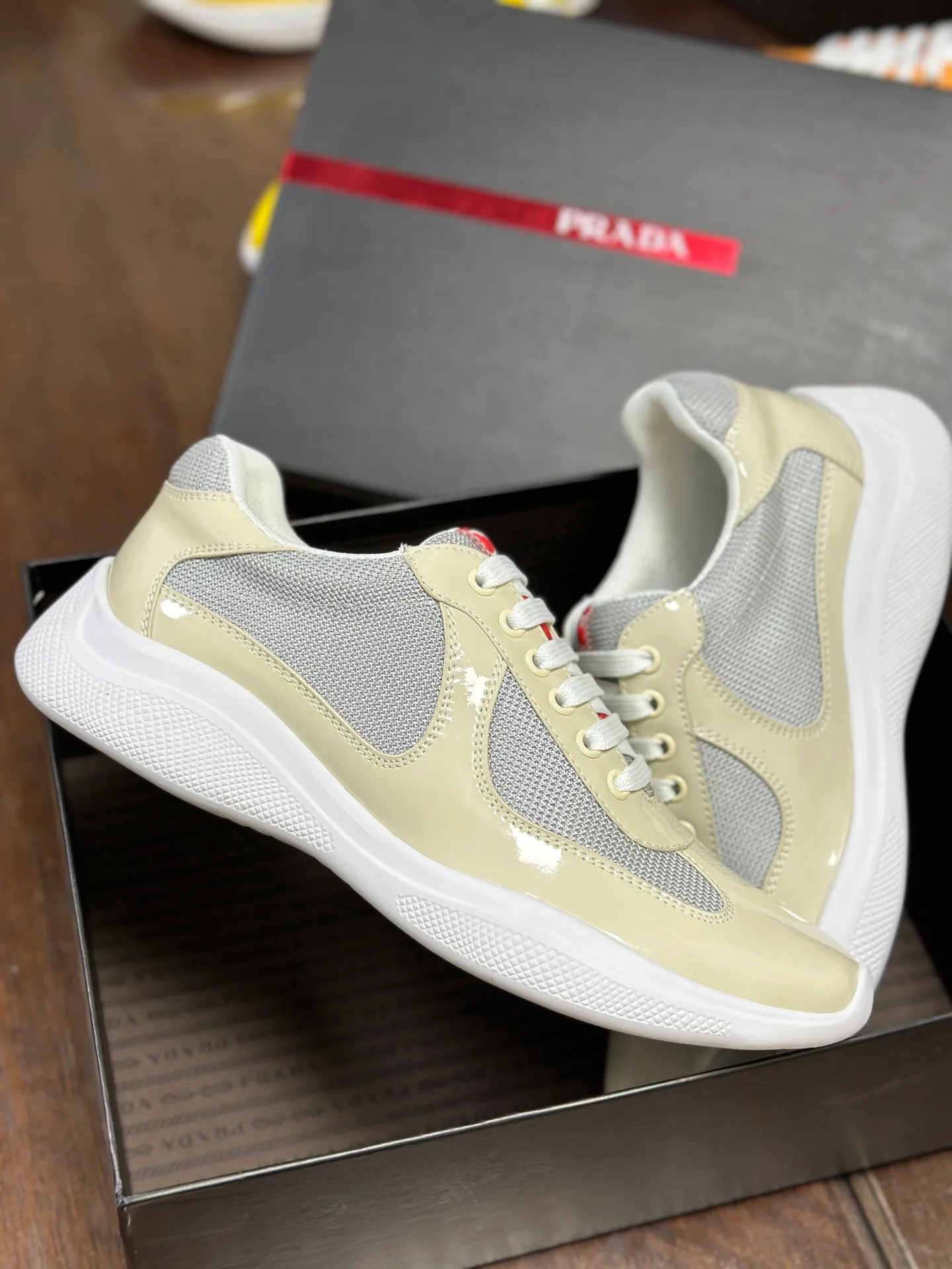 Кроссовки Женские Prada 18262249
