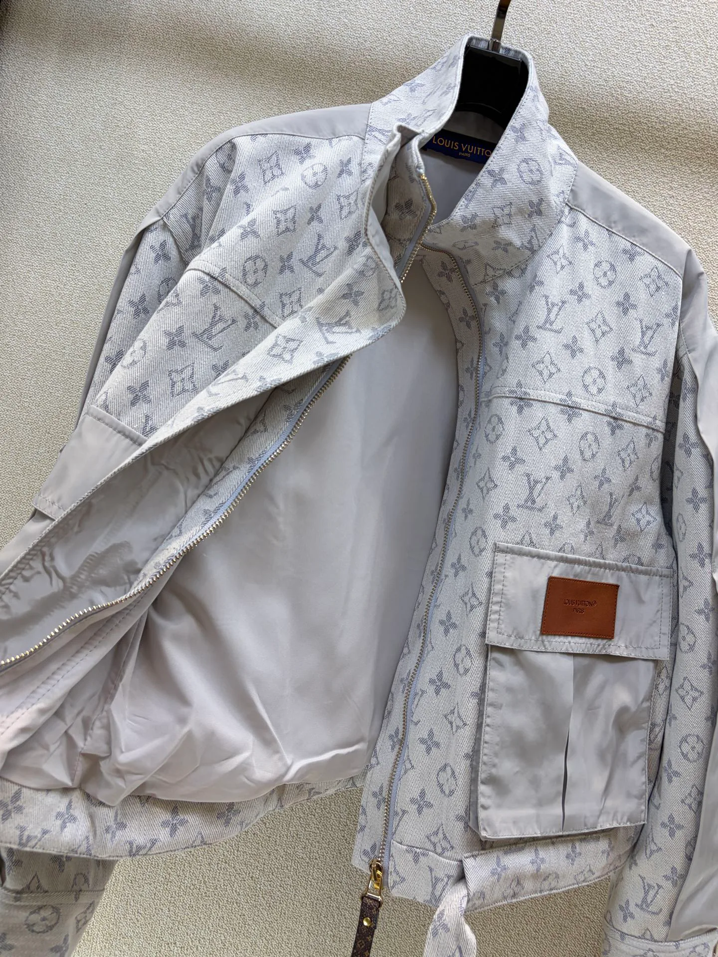Куртки И Пуховики Женские Louis Vuitton 18408055