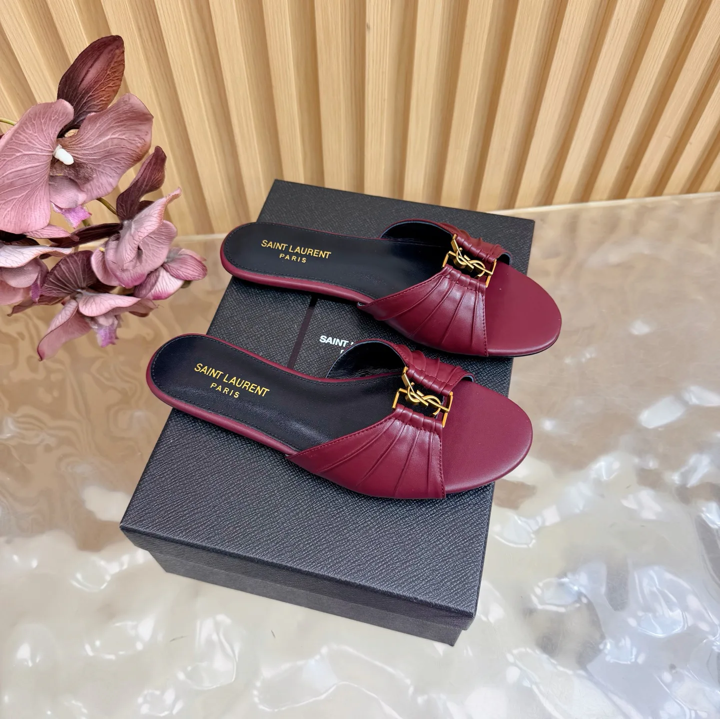Шлепанцы Женские Saint Laurent 12859206