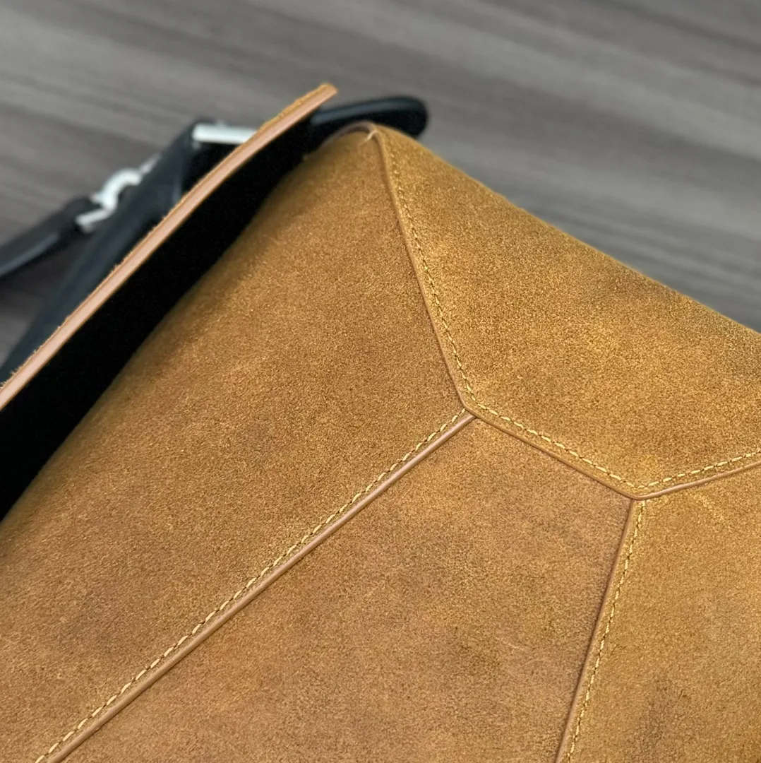 Классические Сумки Женские Loewe 18030367