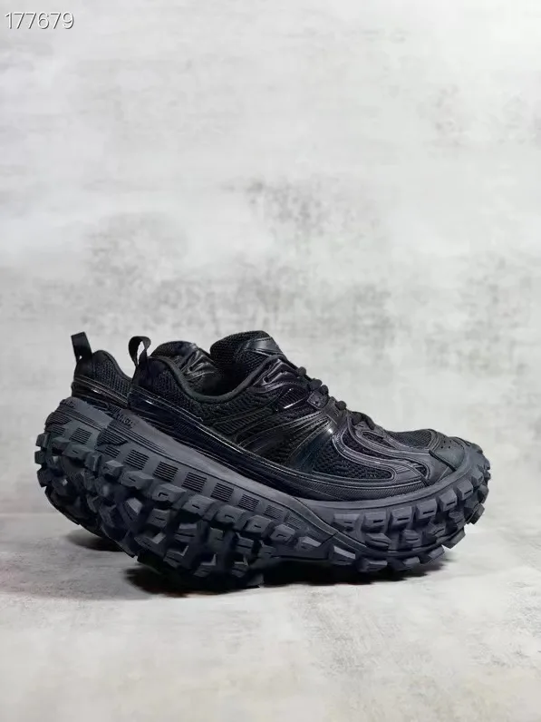 Кроссовки Женские Balenciaga 11670869