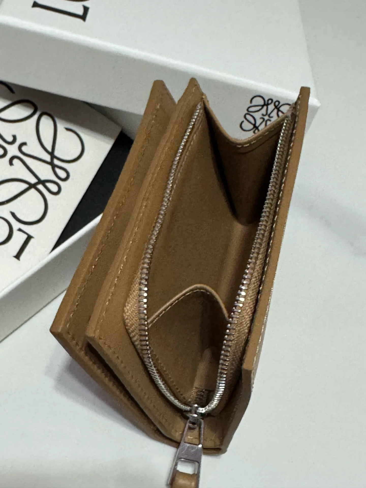 Клатчи Женские Loewe 11839241