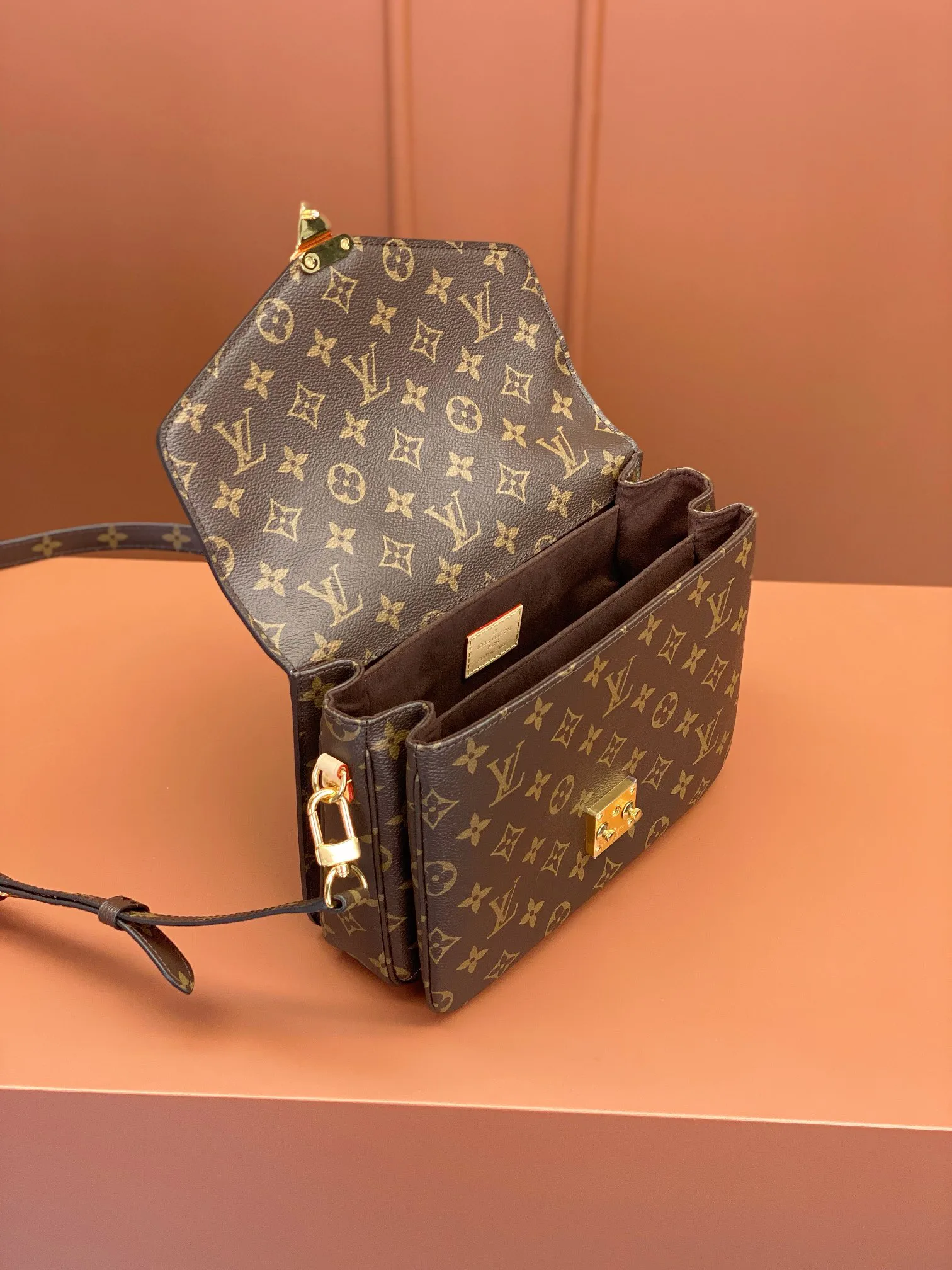 Классические Сумки Женские Louis Vuitton 11869536