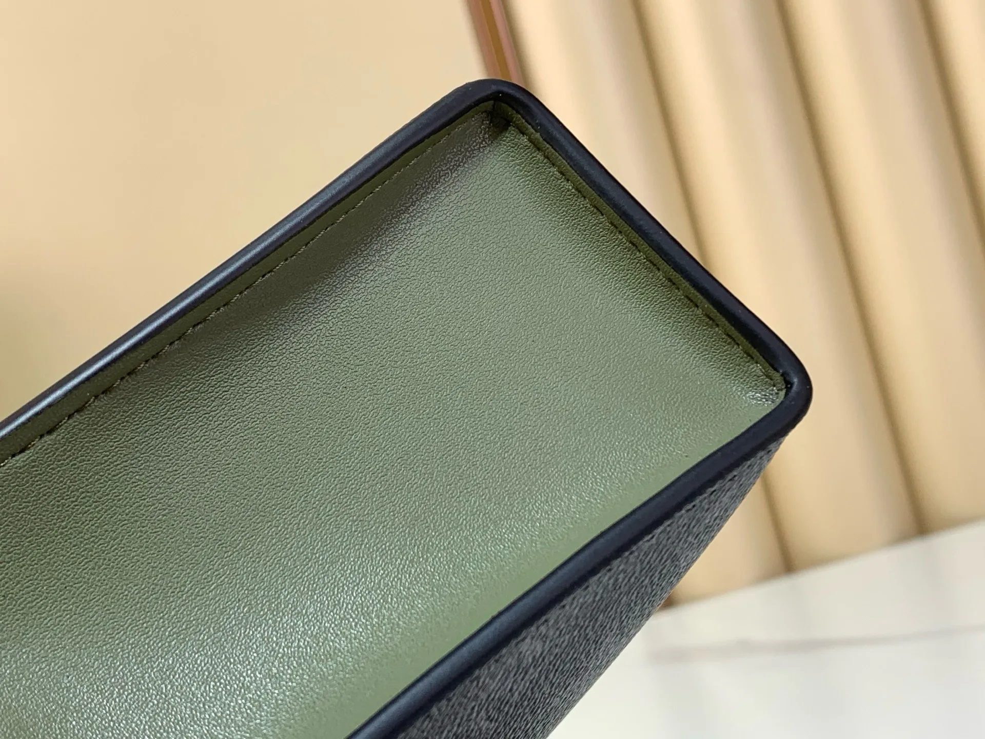 Клатчи Женские Louis Vuitton 17499385
