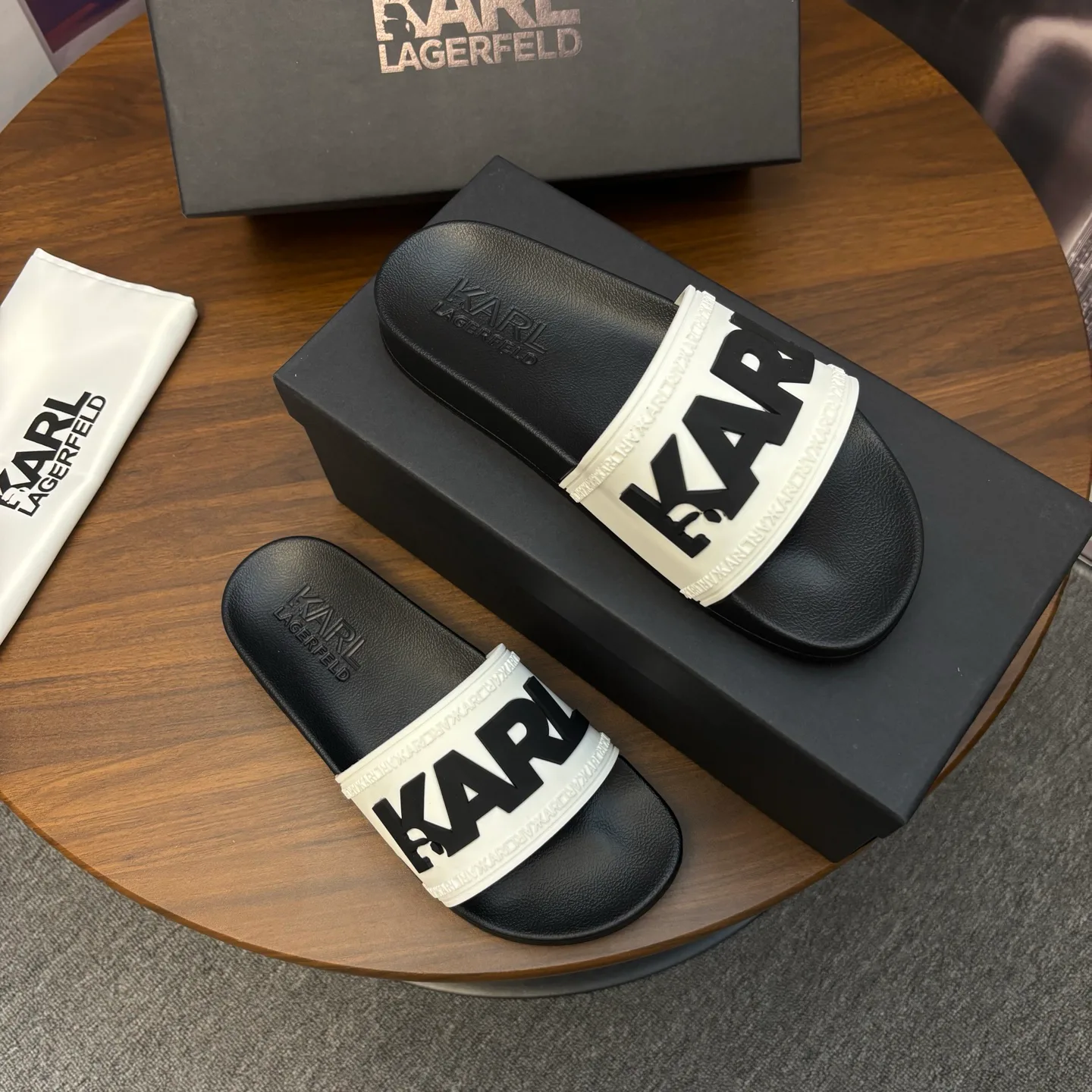 Шлепанцы Женские Karl Lagerfeld 10776045