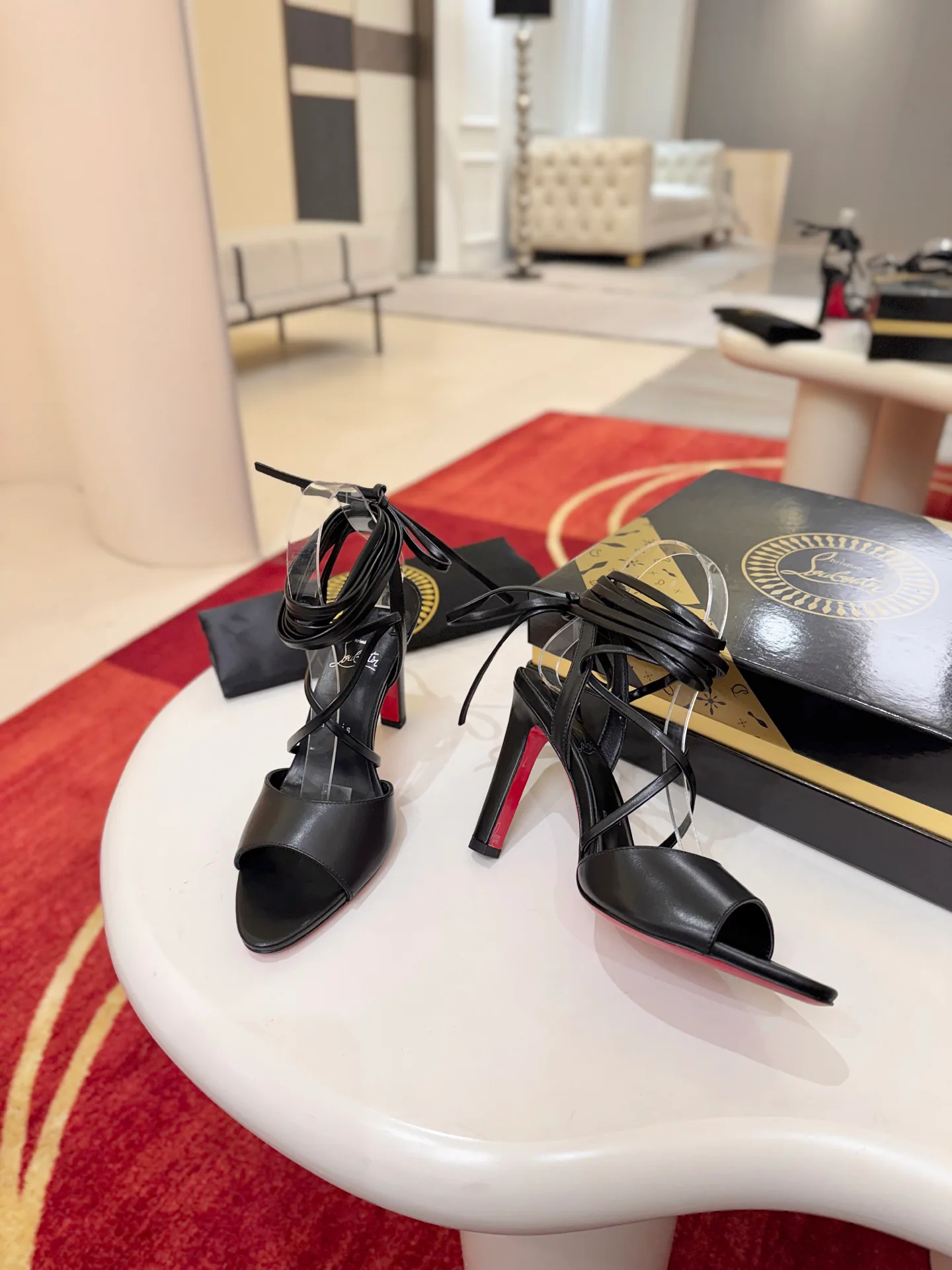 Босоножки Женские Christian Louboutin 19570904
