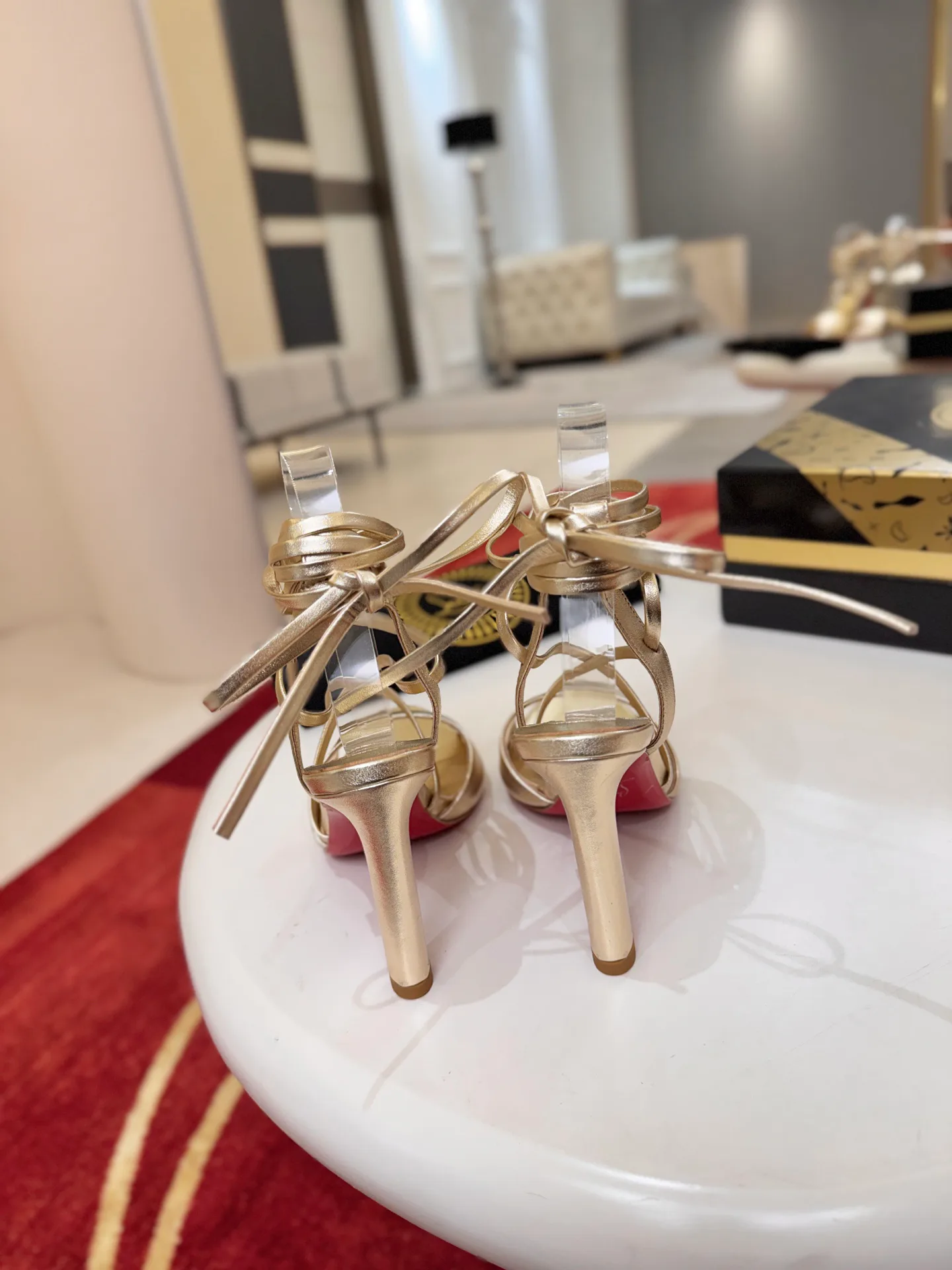 Босоножки Женские Christian Louboutin 19570906